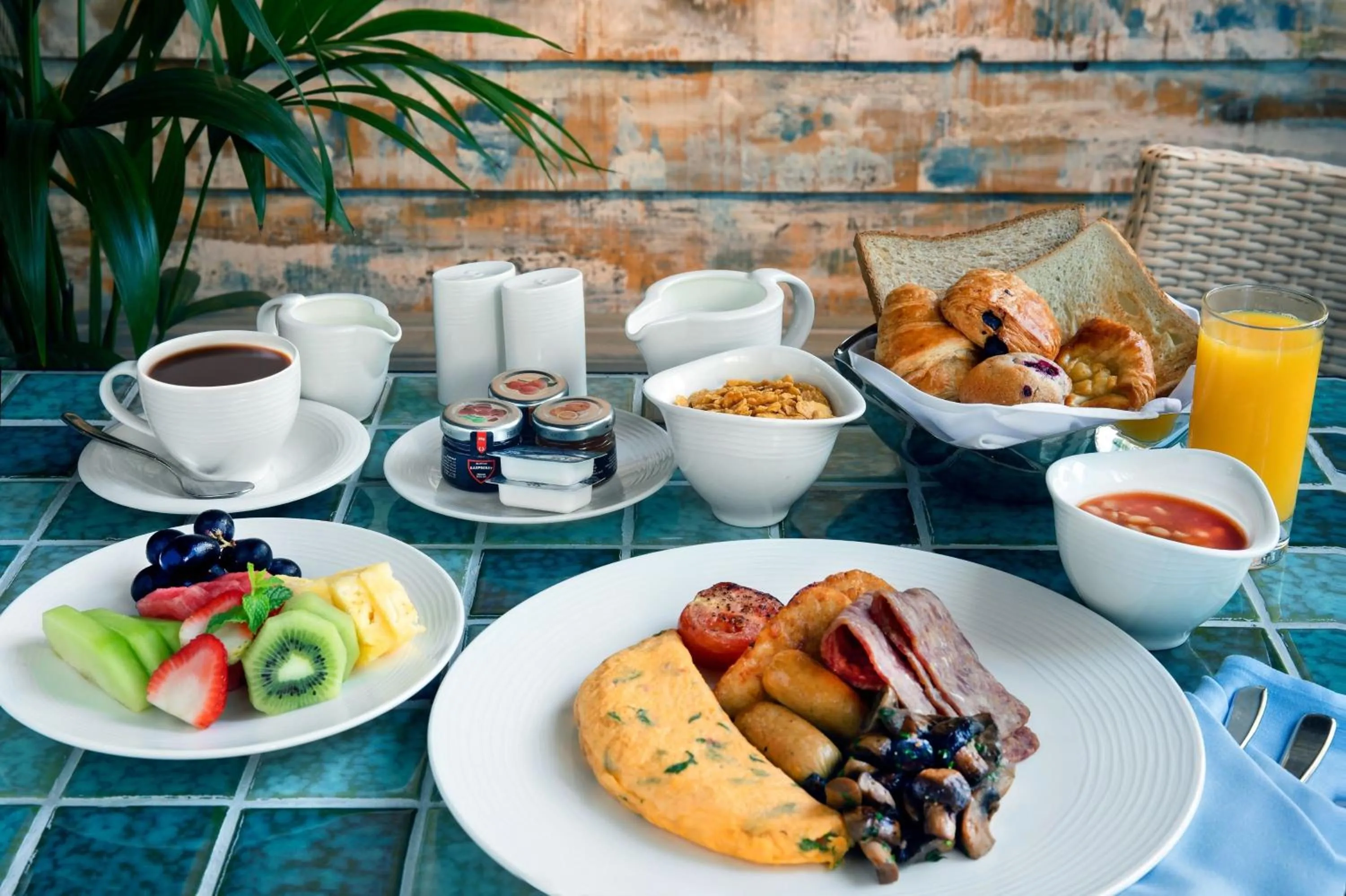 Breakfast in Crowne Plaza Dubai Marina by IHG