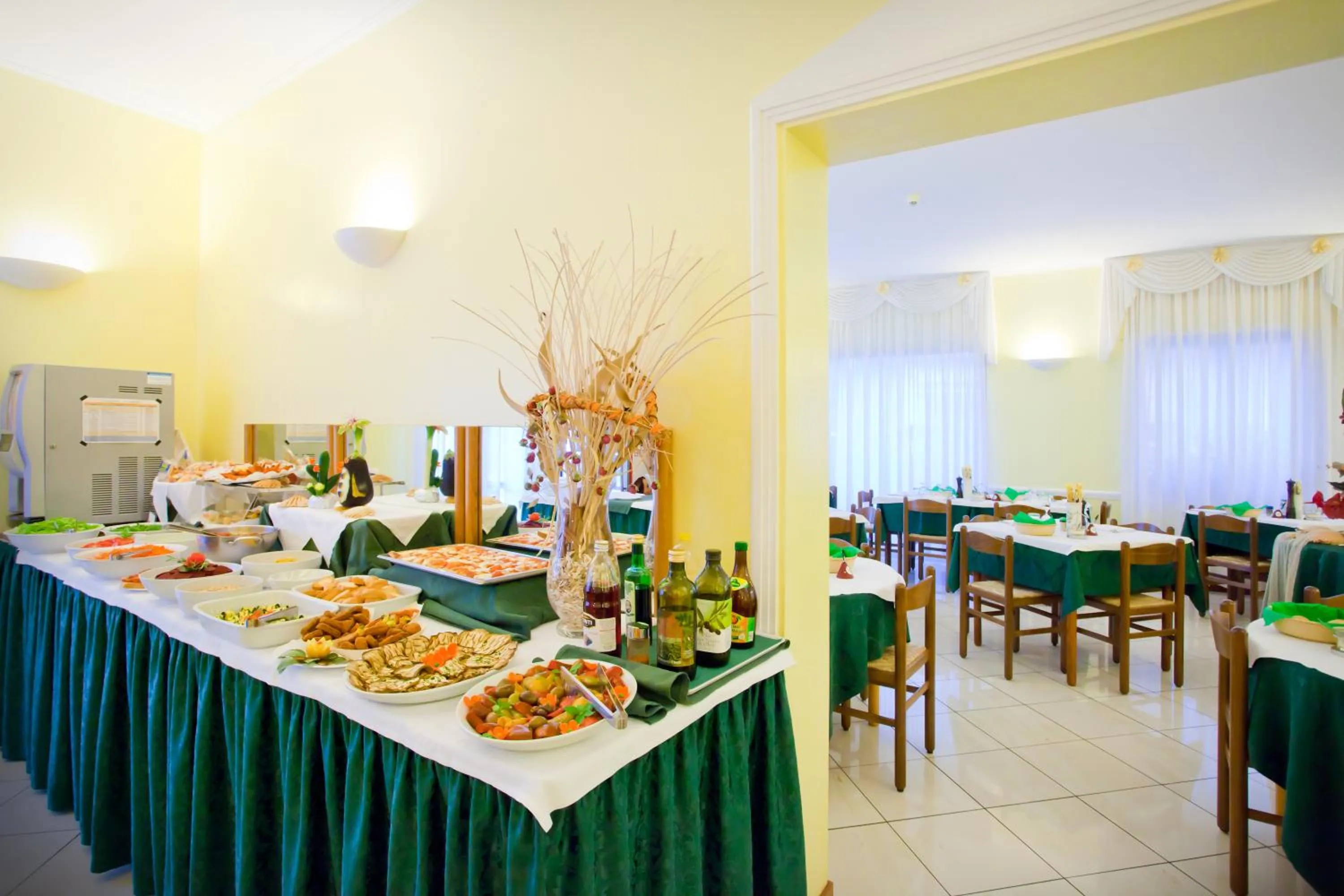 Restaurant/places to eat in Hotel Catto Suisse