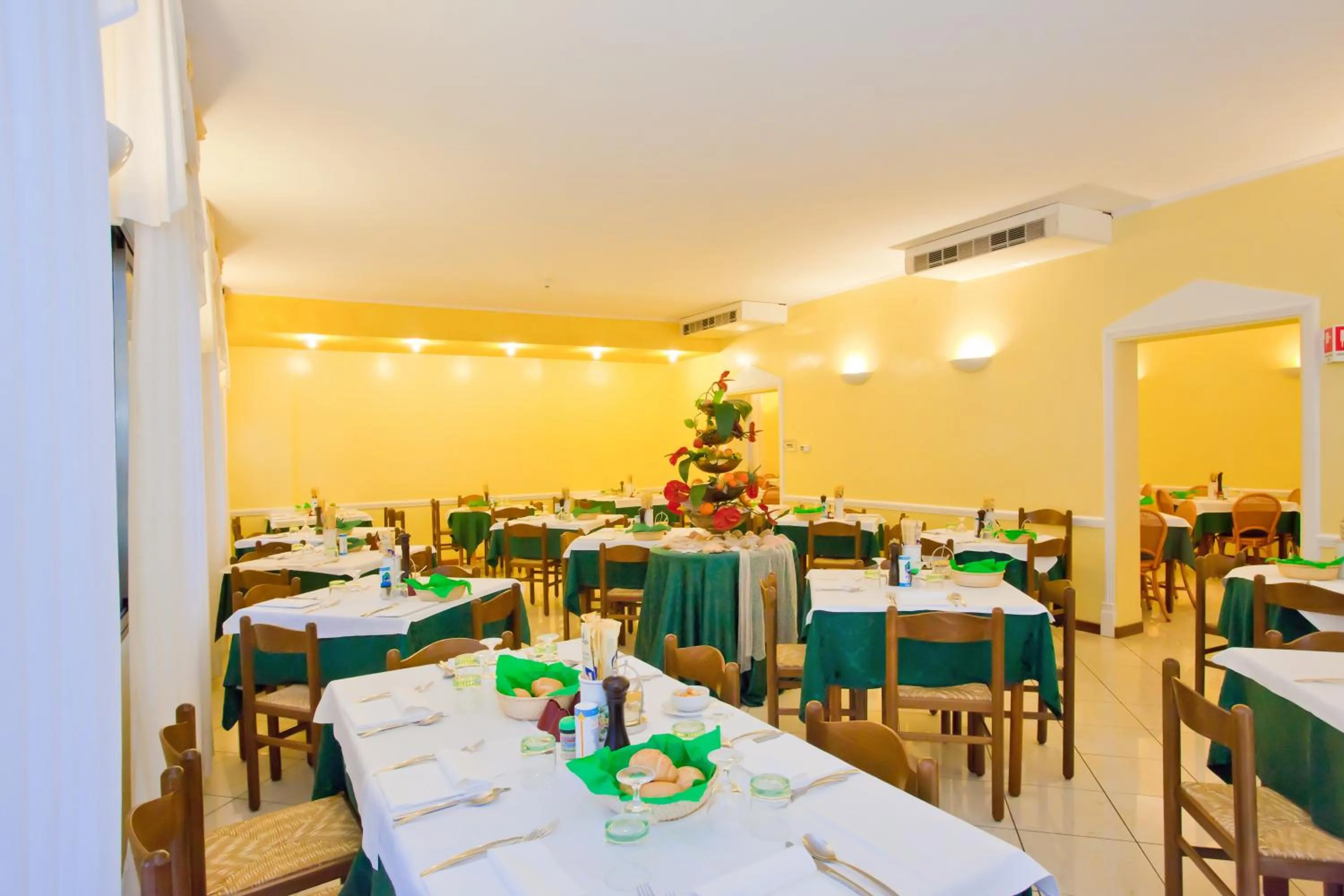 Restaurant/places to eat in Hotel Catto Suisse