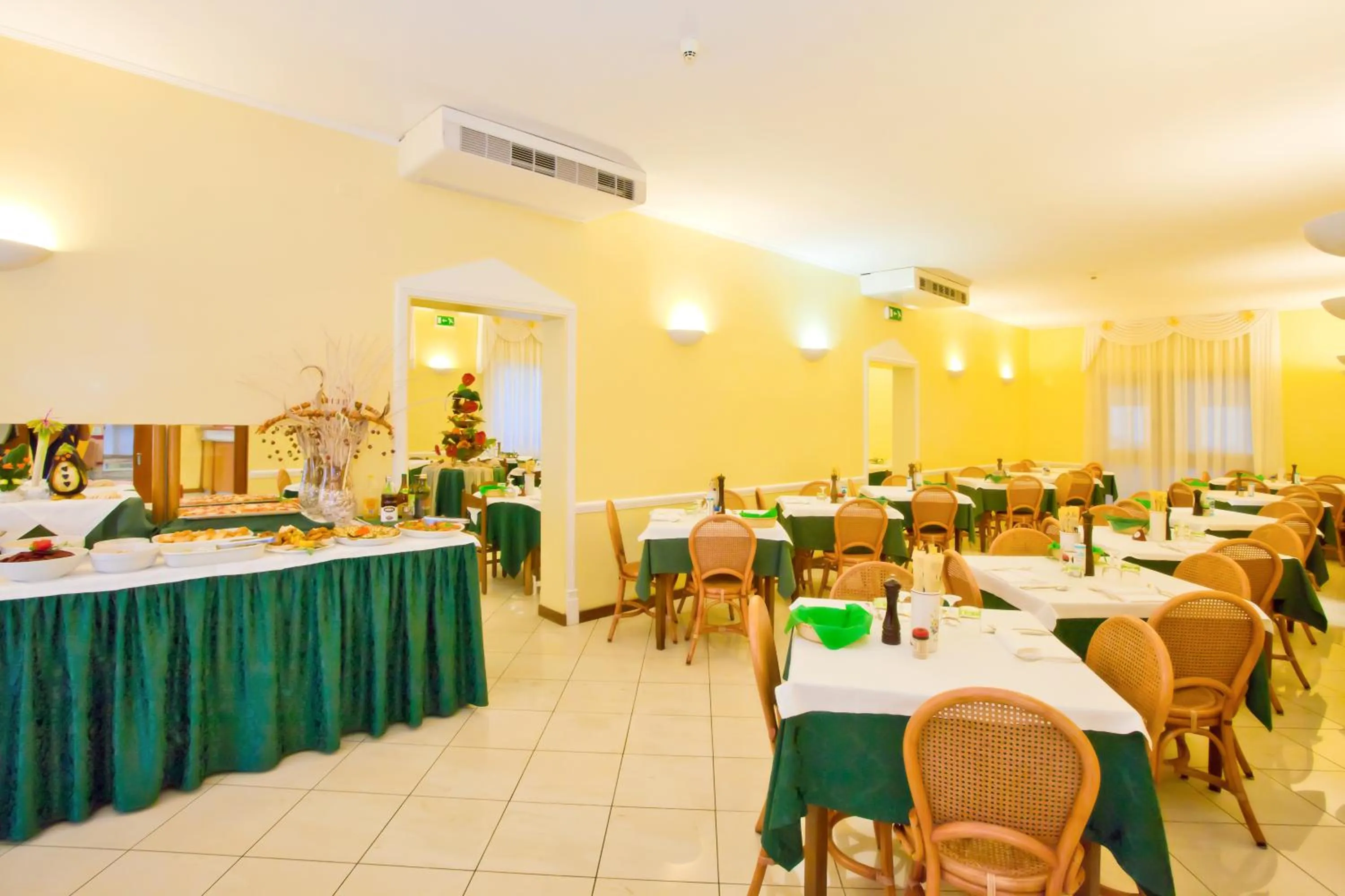 Restaurant/places to eat in Hotel Catto Suisse