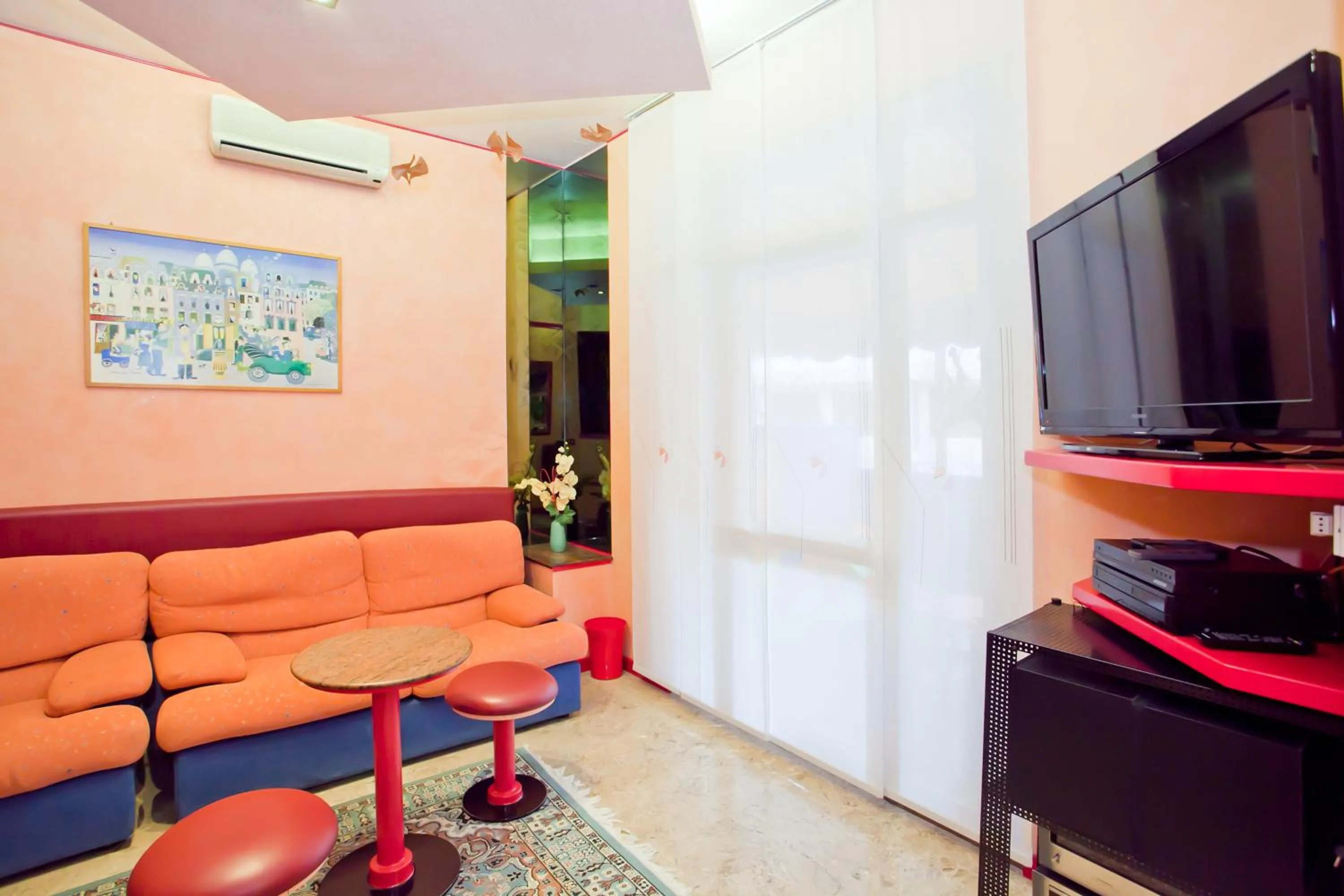 Seating area in Hotel Catto Suisse