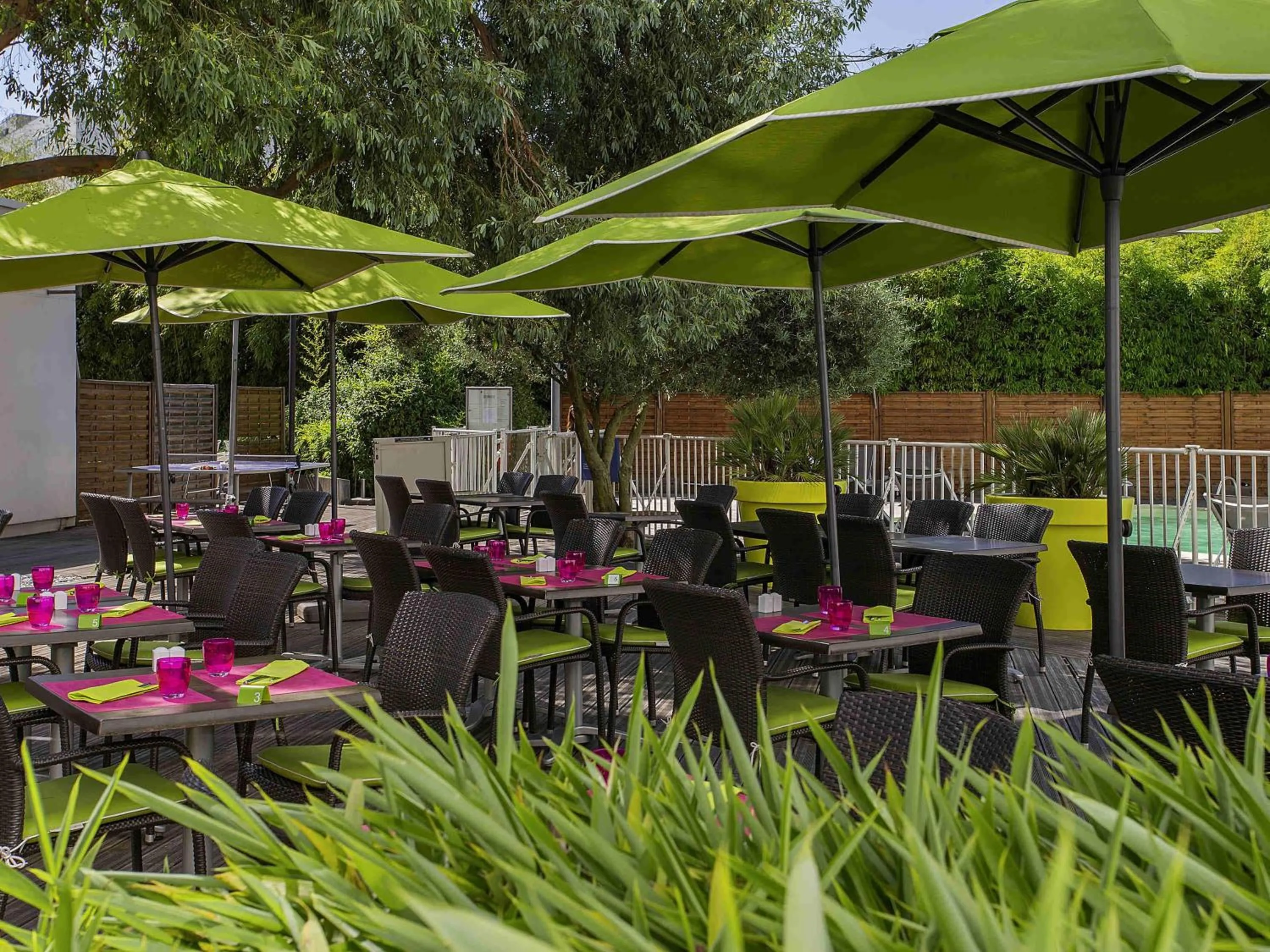 Lounge or bar in Novotel Paris Orly Rungis Aéroport