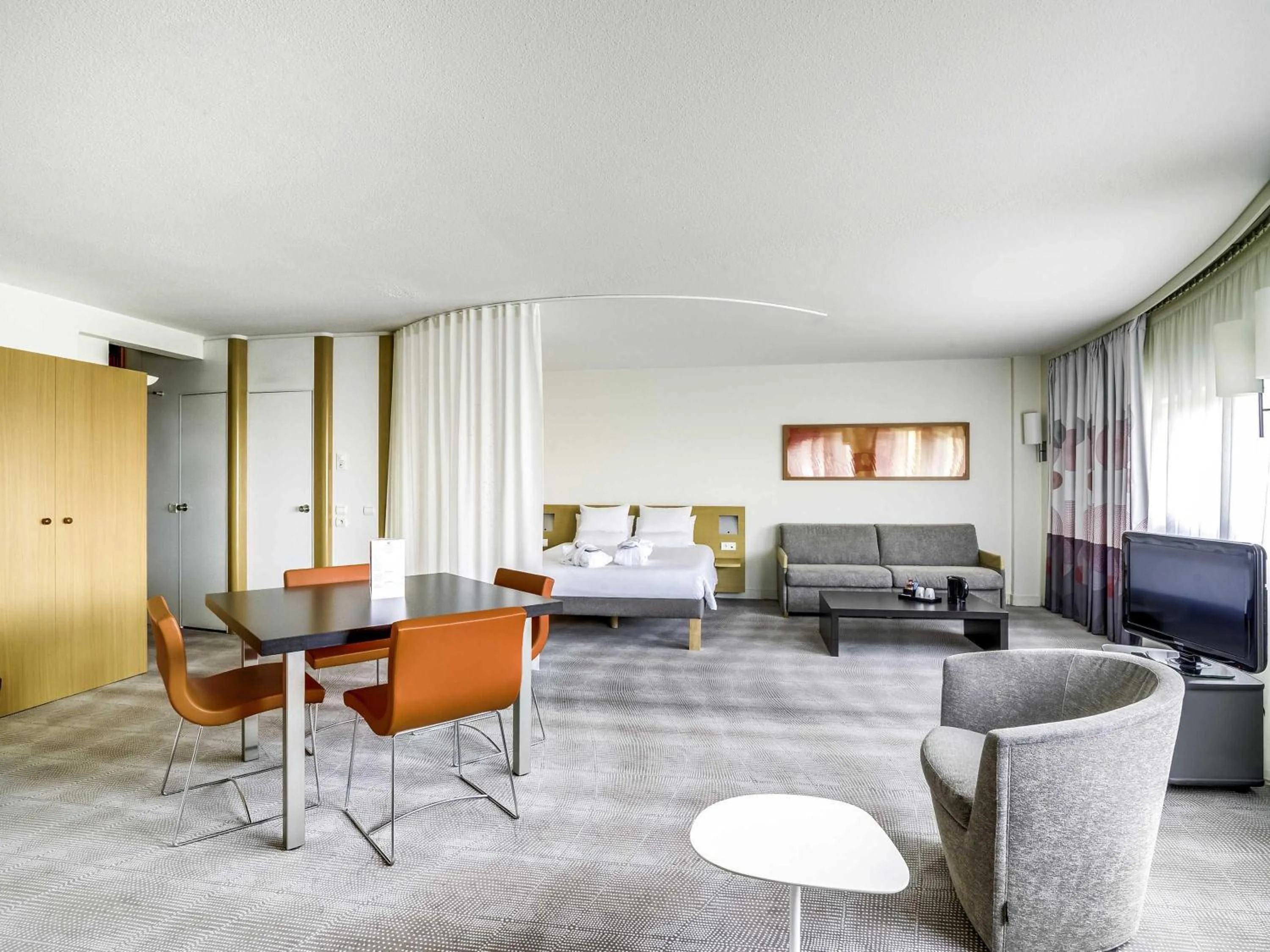 Bedroom in Novotel Paris Orly Rungis Aéroport