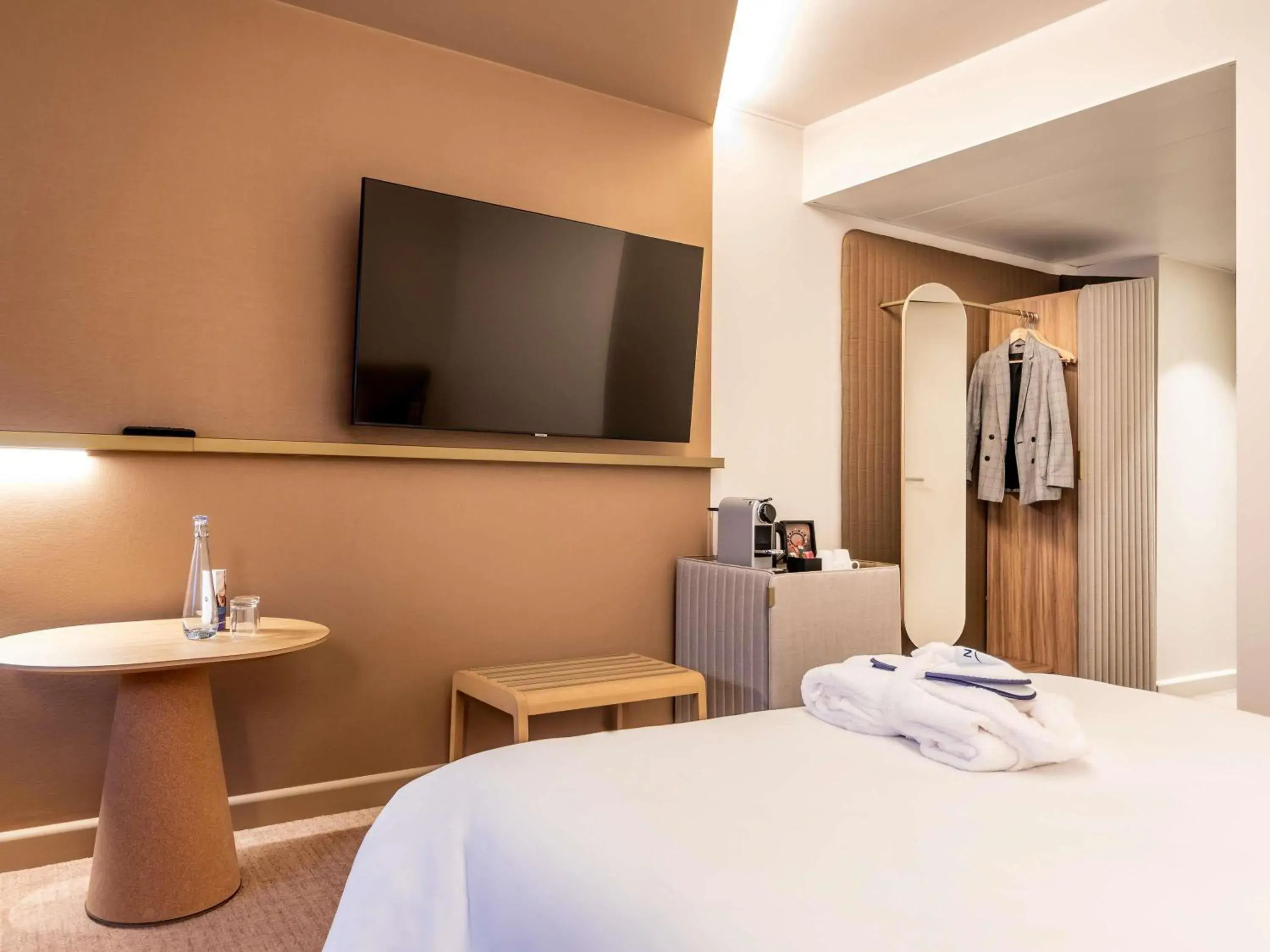 Executive Double Room with Sofa Bed in Novotel Paris Orly Rungis Aéroport Executive Double Room with Sofa Bed in Novotel Paris Orly Rungis Aéroport