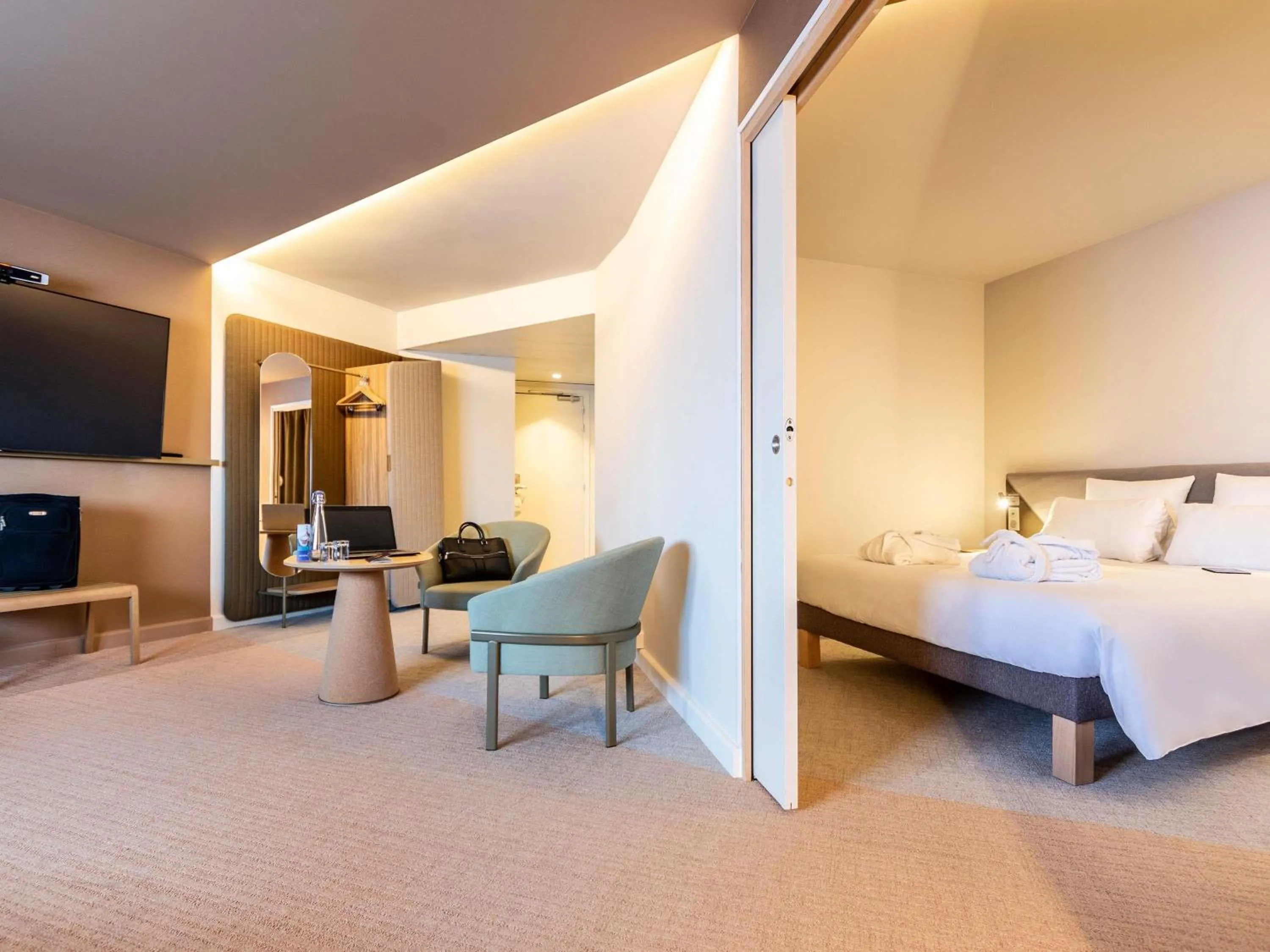 Bedroom, Bed in Novotel Paris Orly Rungis Aéroport