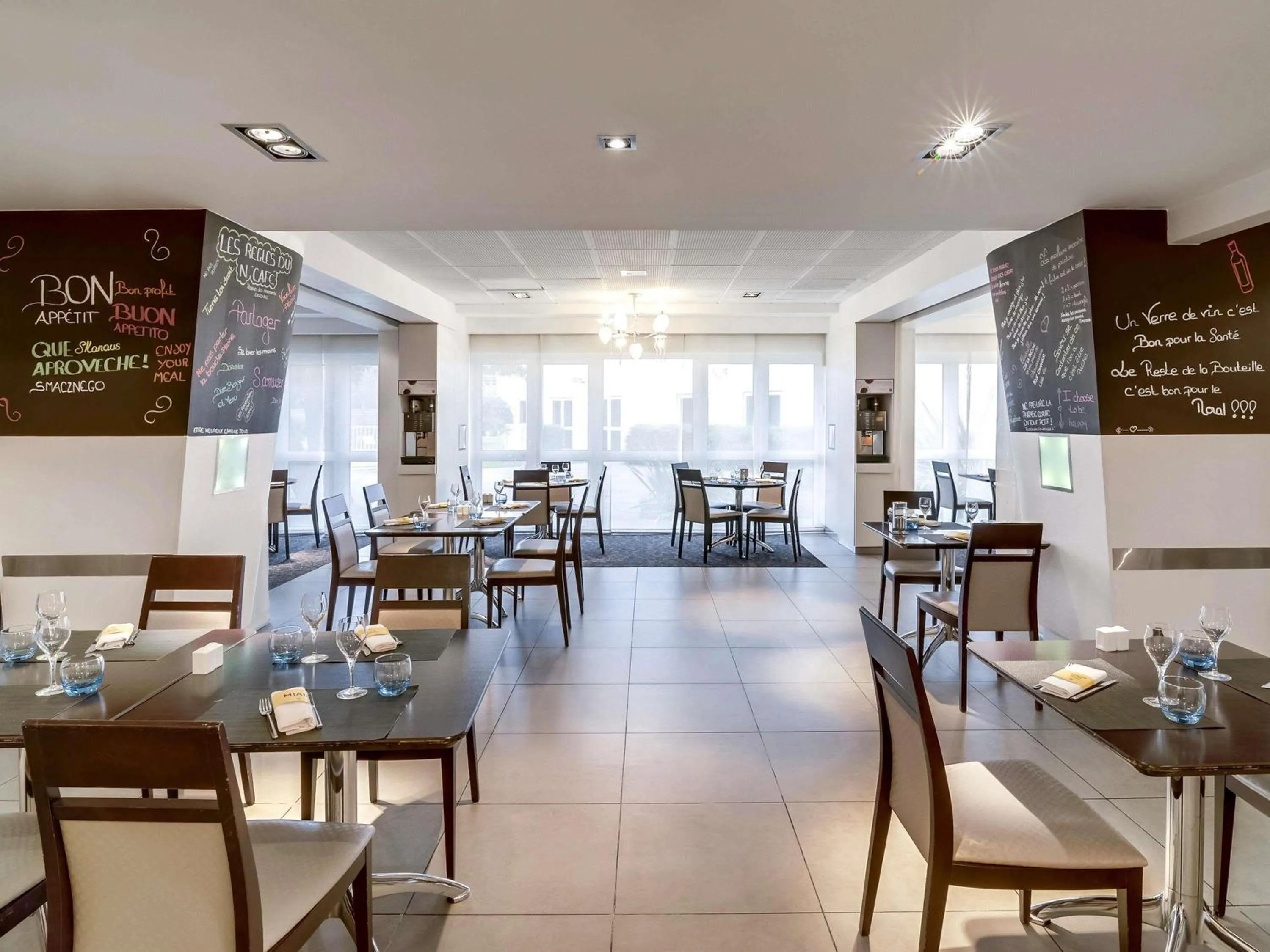 Restaurant/places to eat in Novotel Paris Orly Rungis Aéroport