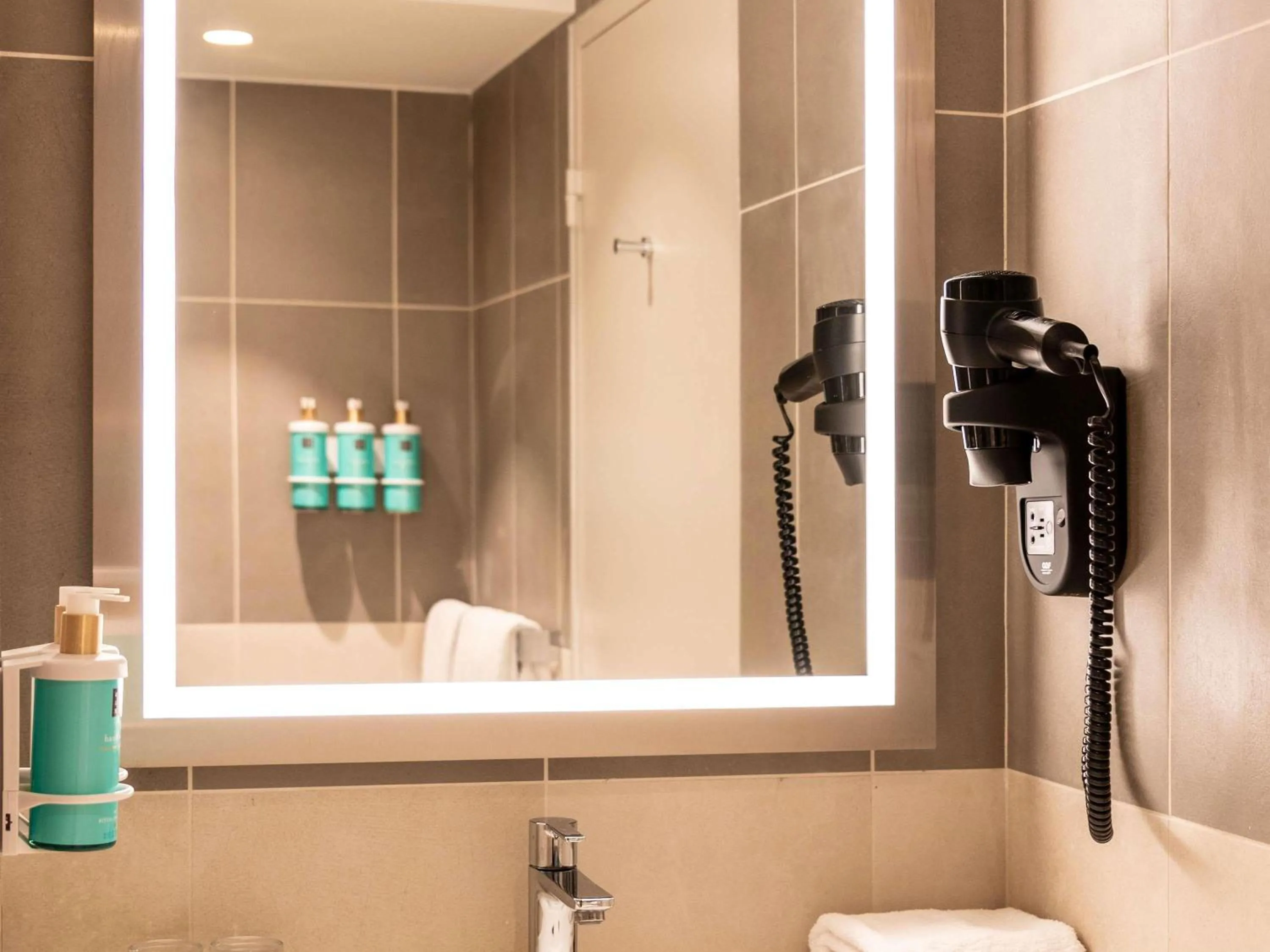 Bedroom in Novotel Paris Orly Rungis Aéroport