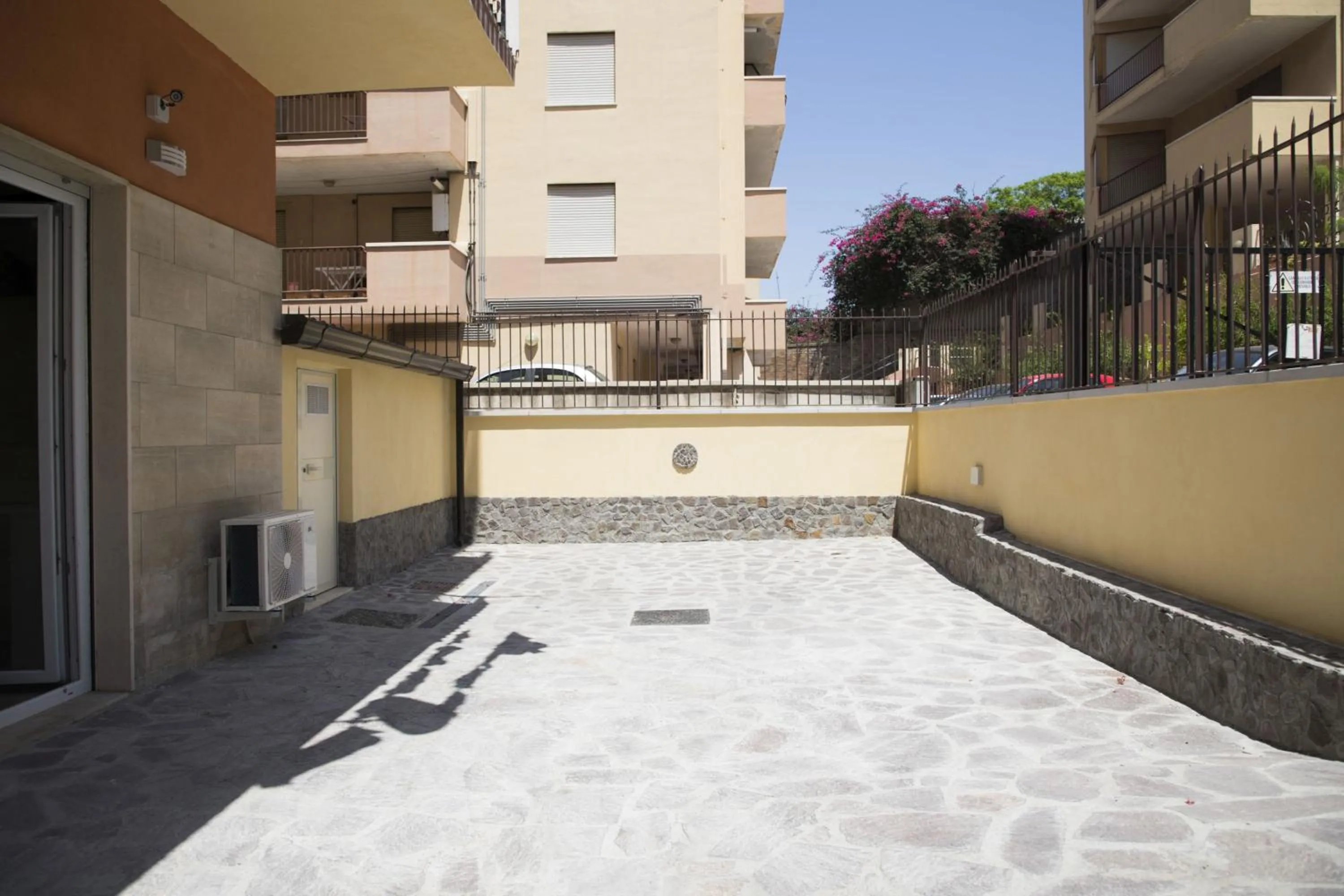 Property building in Tre Fontane