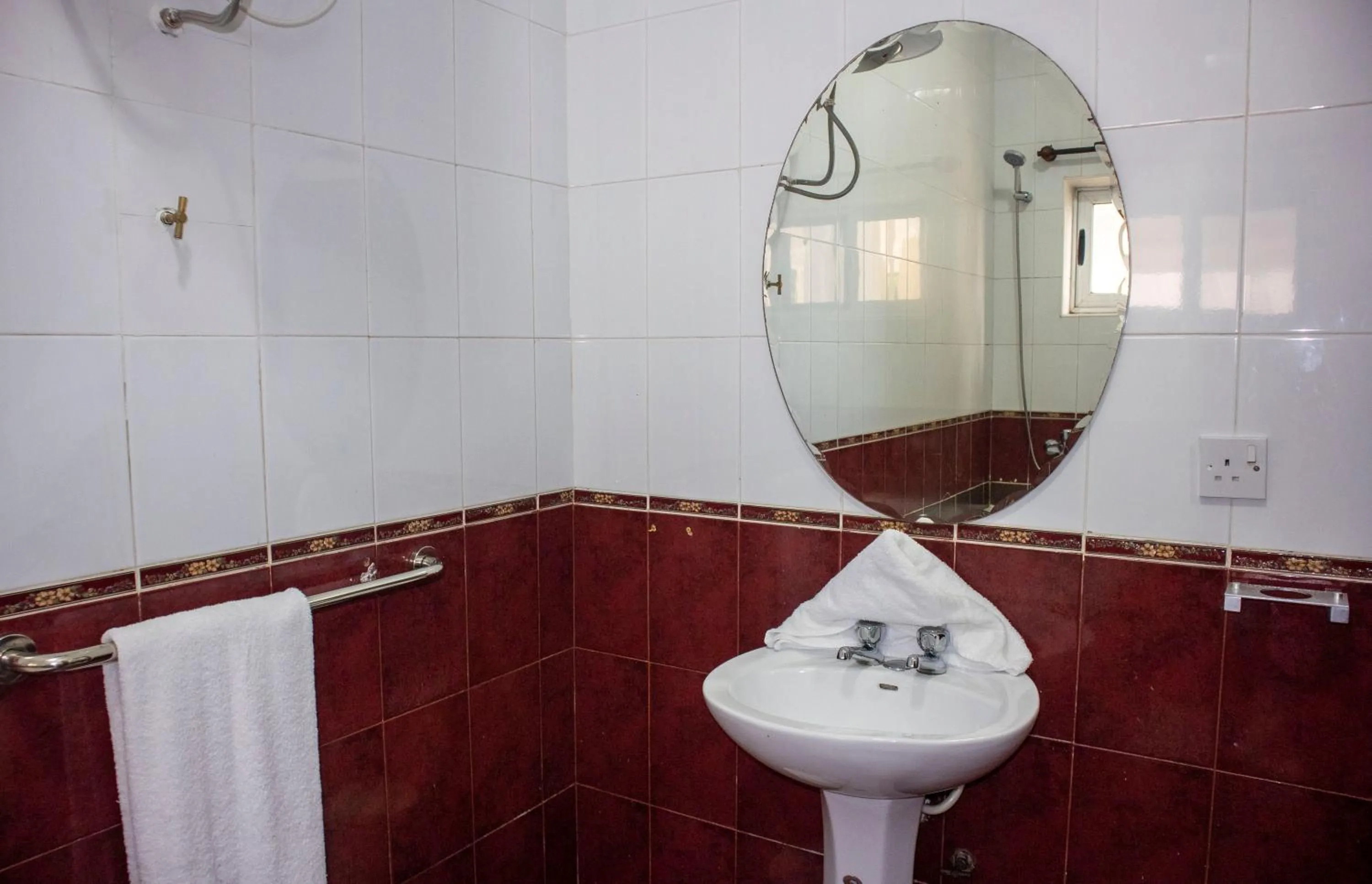 Bathroom in His Majesty's Hotel and Apartments