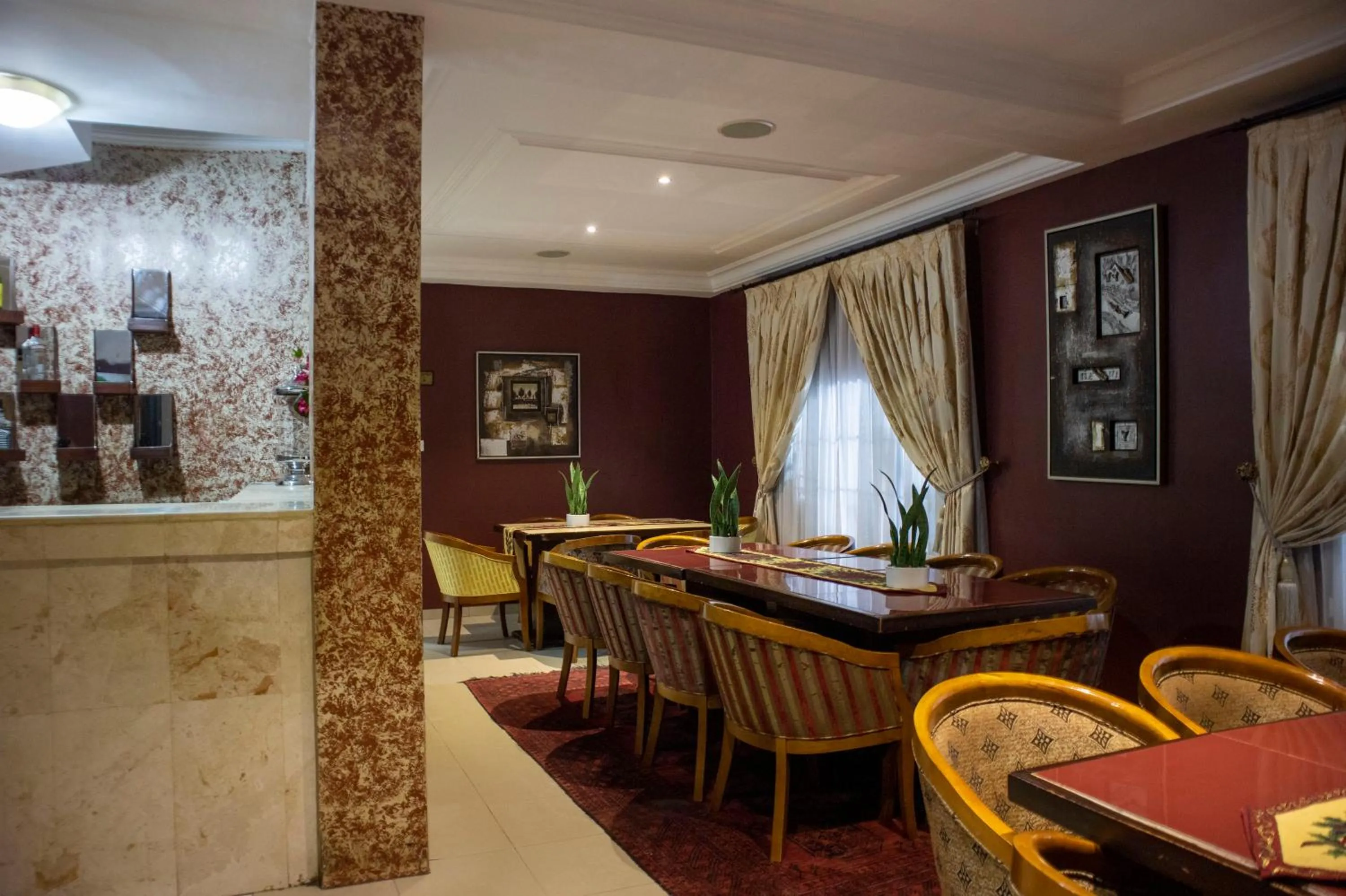 Lobby or reception in His Majesty's Hotel and Apartments