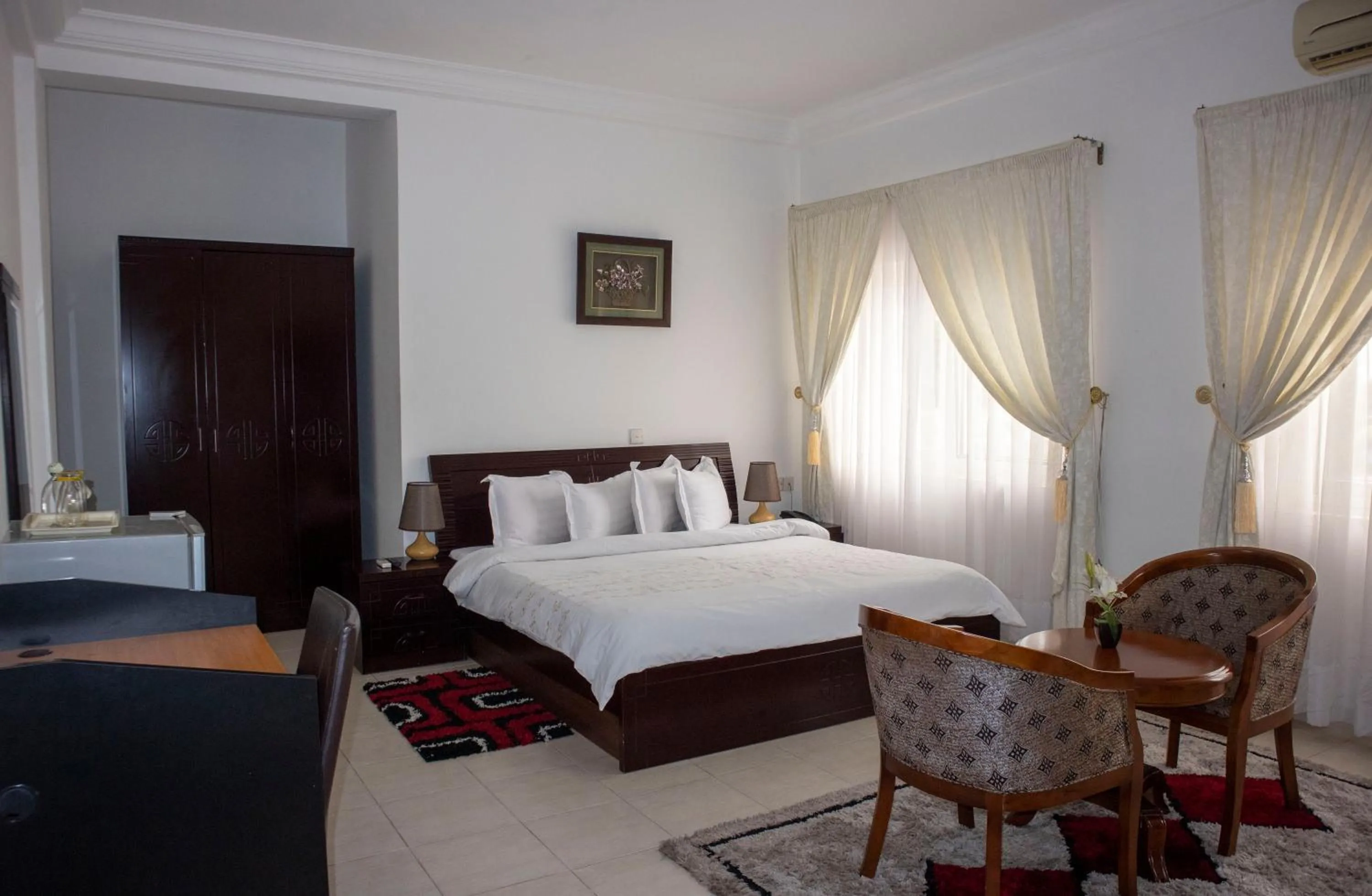 Bed in His Majesty's Hotel and Apartments