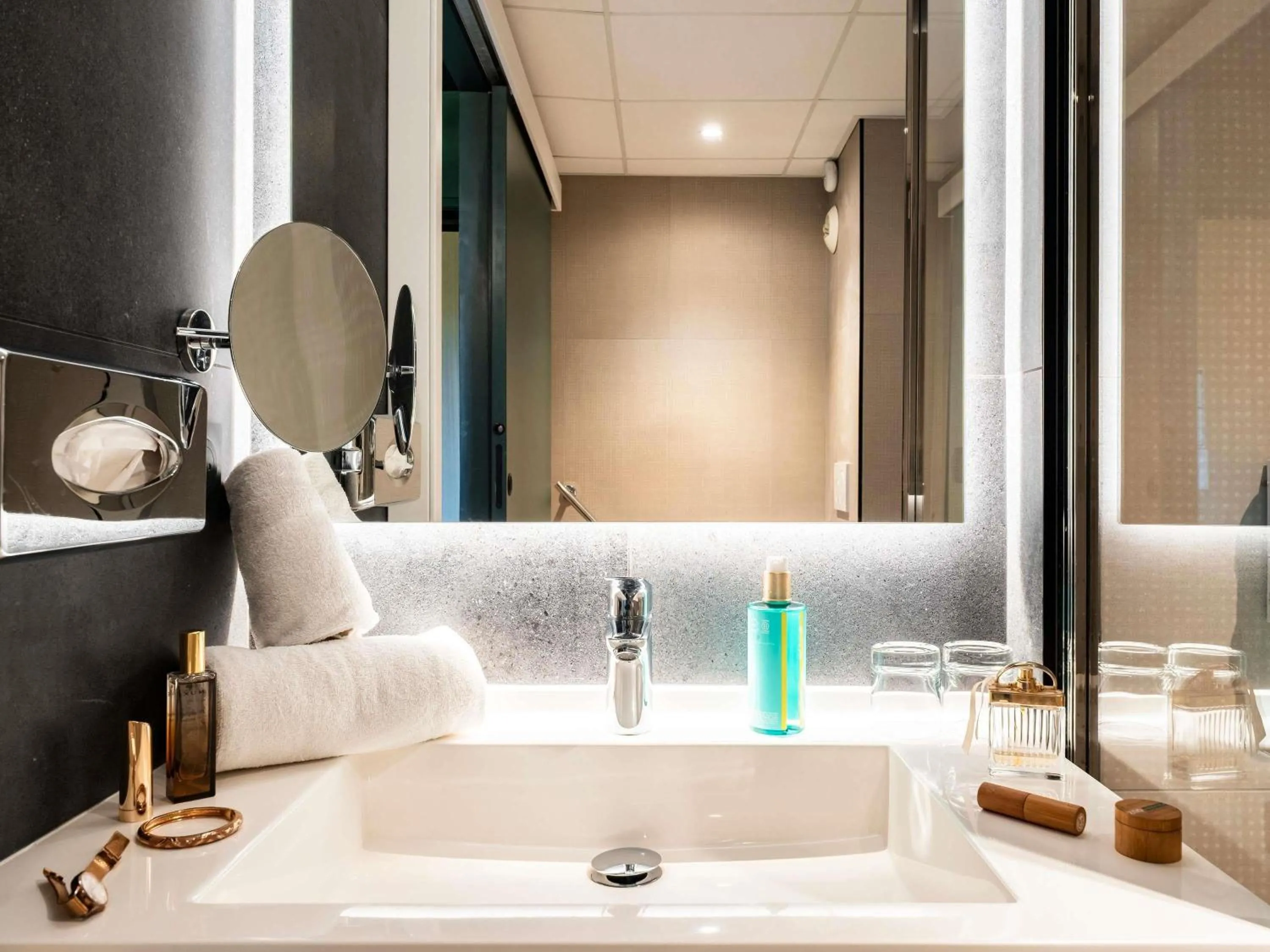 Bedroom in Novotel Atria Nimes Centre