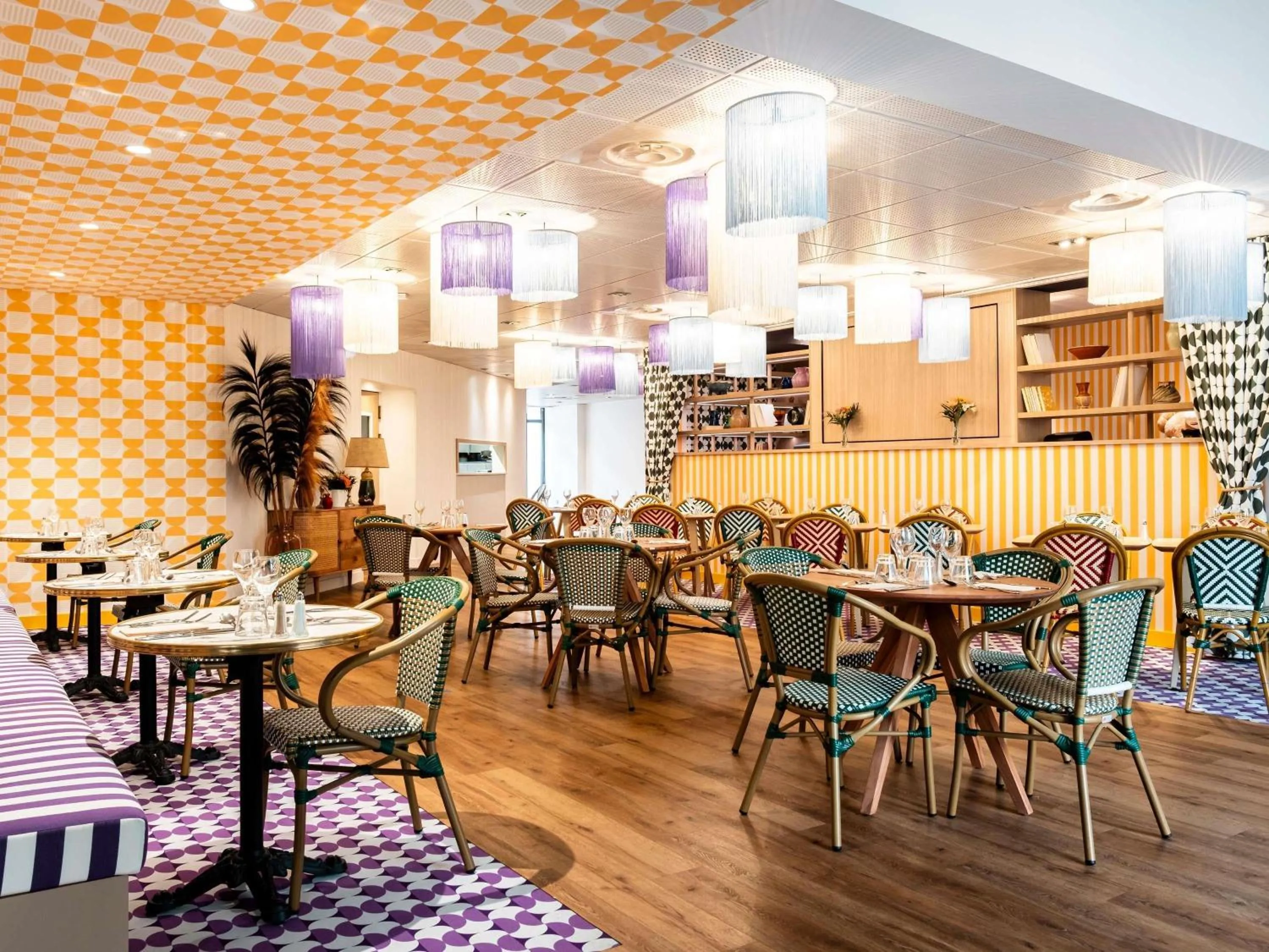 Restaurant/places to eat in Novotel Atria Nimes Centre