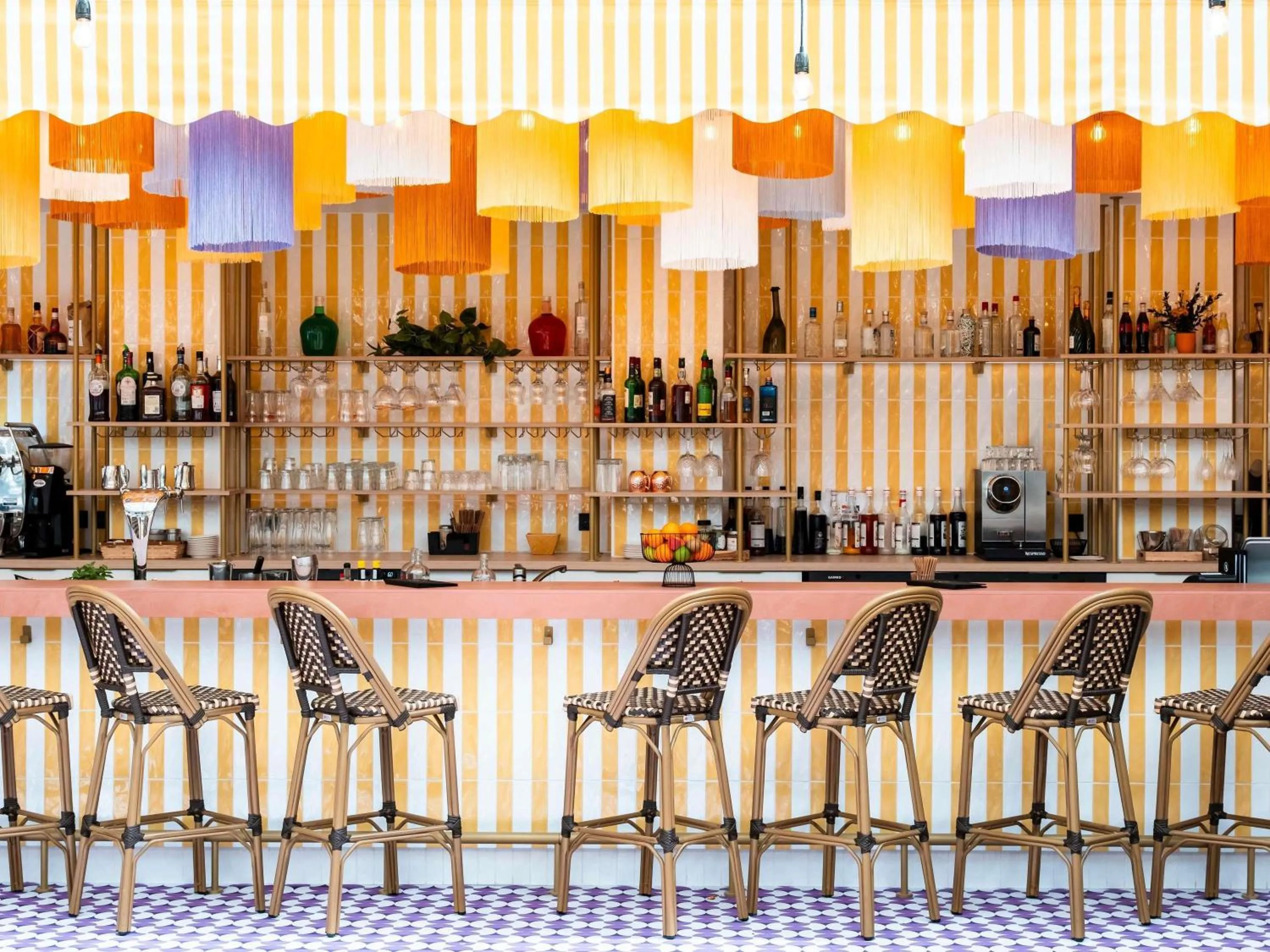 Lounge or bar in Novotel Atria Nimes Centre