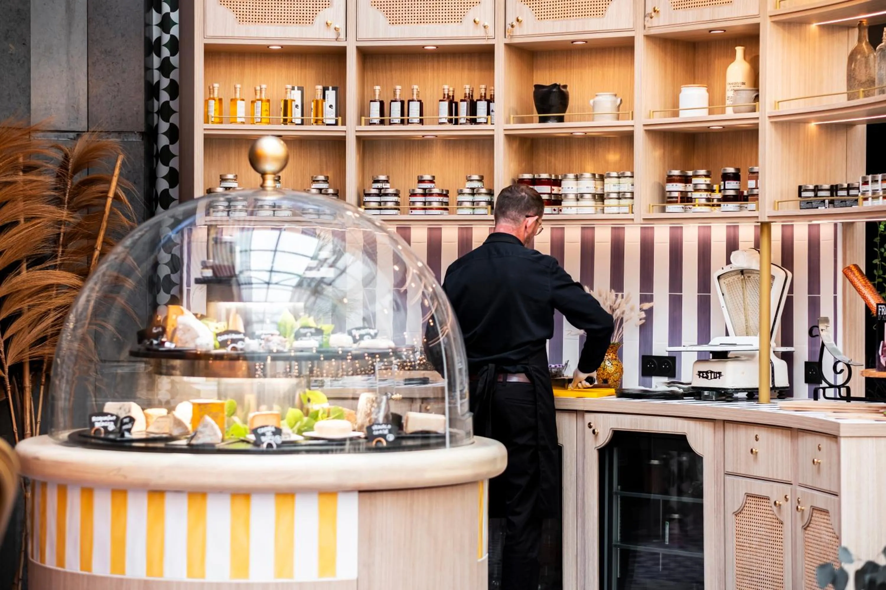 Restaurant/places to eat in Novotel Atria Nimes Centre