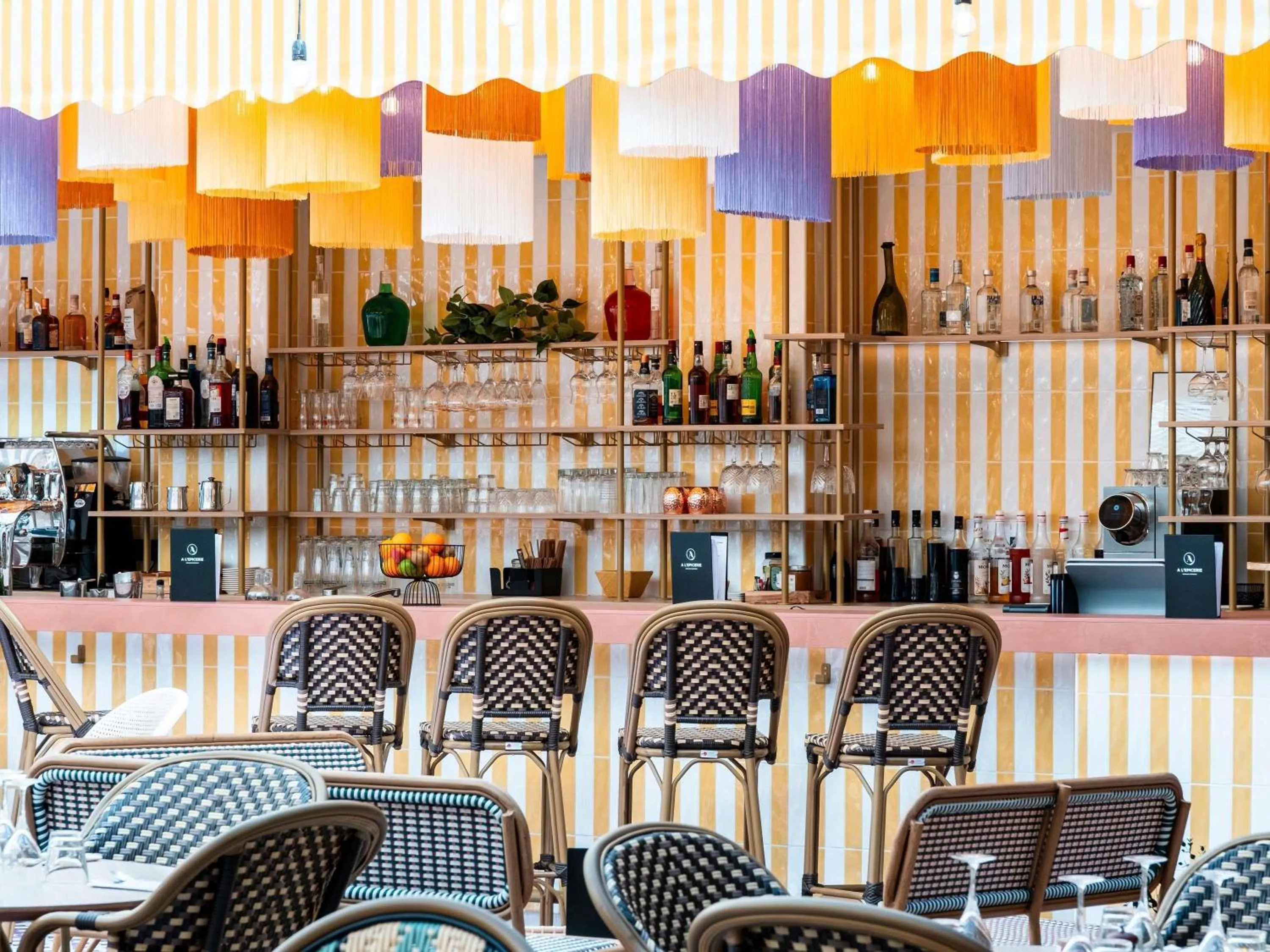 Lounge or bar in Novotel Atria Nimes Centre