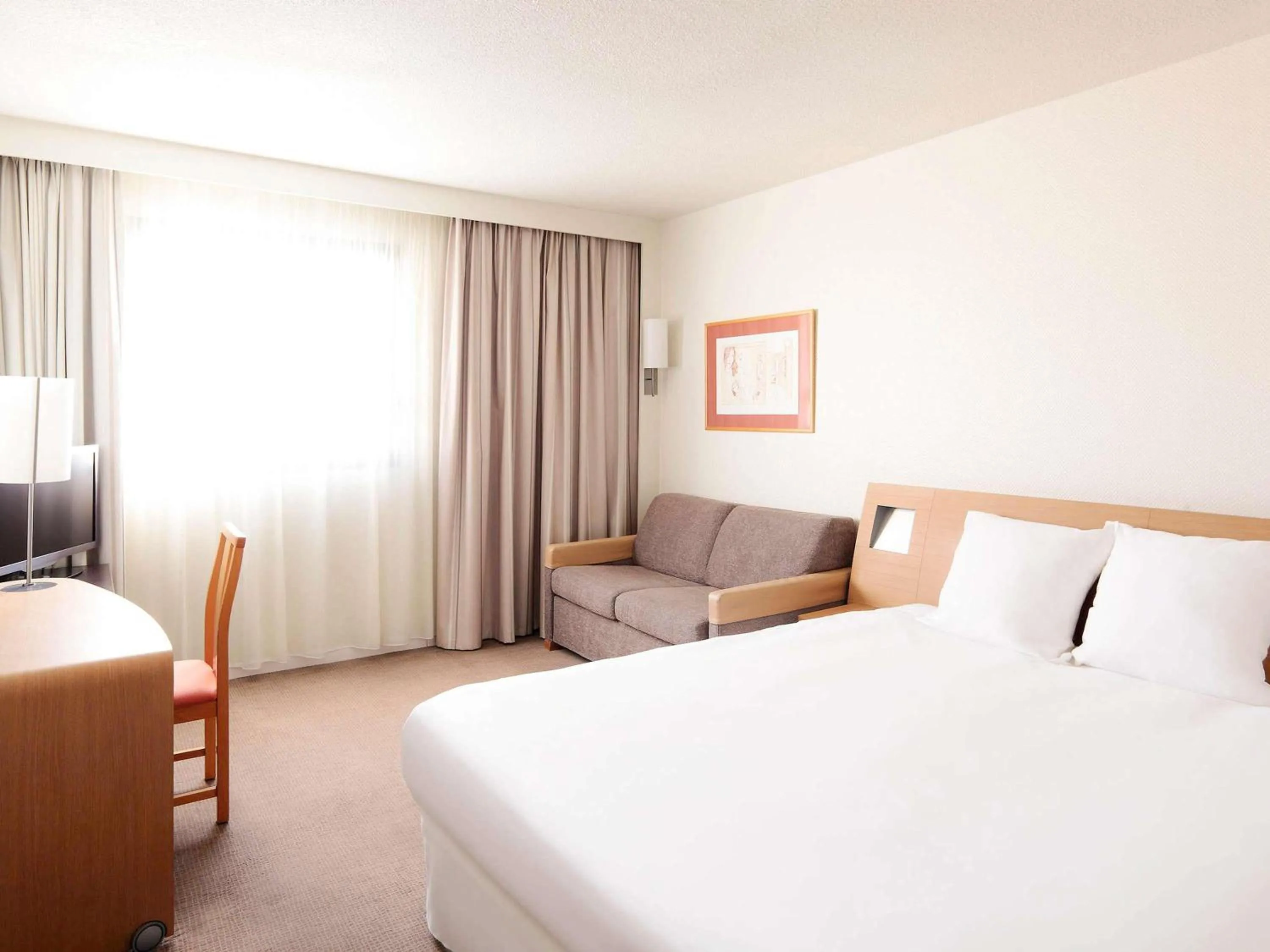 Bedroom, Bed in Novotel Atria Nimes Centre