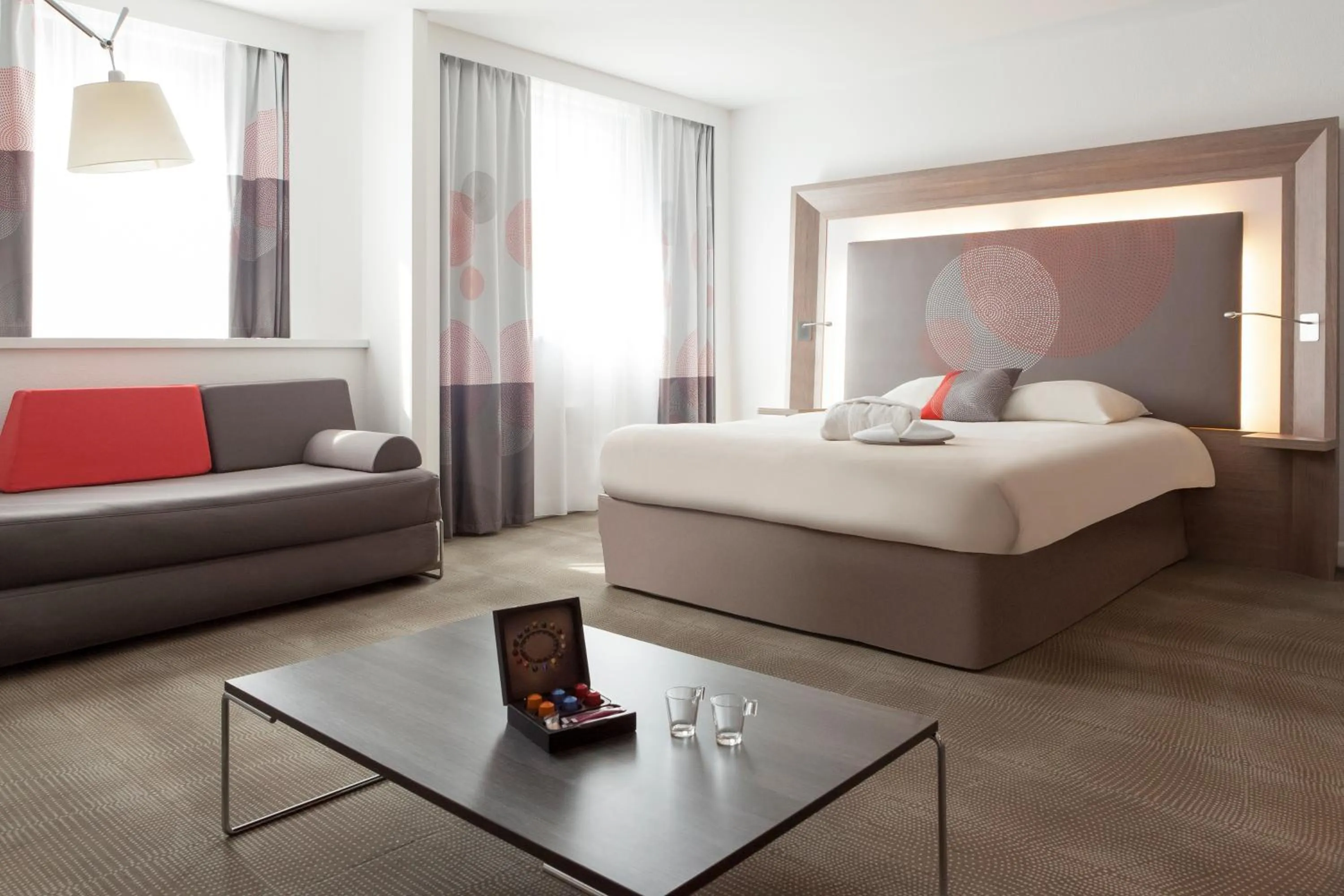 Bedroom, Bed in Novotel Paris Pont De Sevres