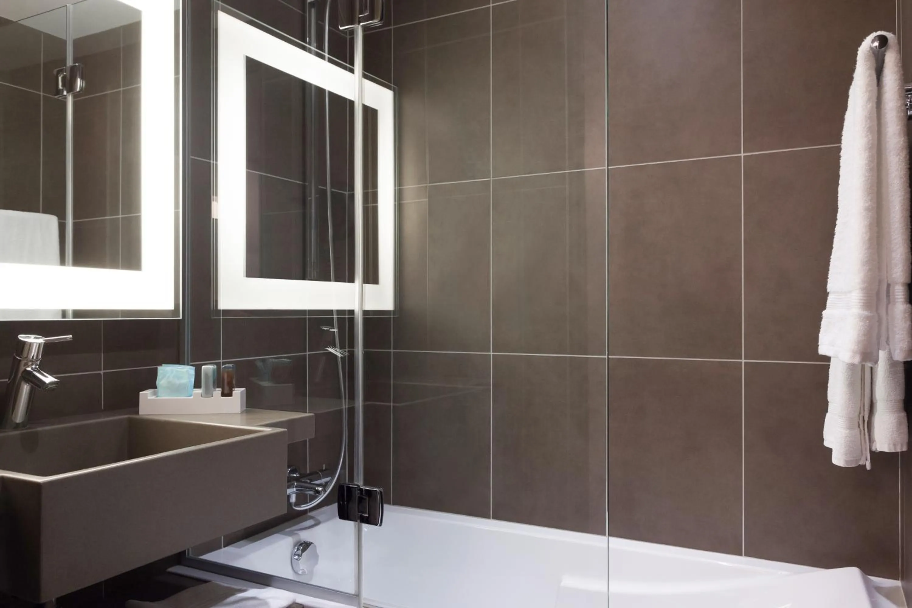 Hot Tub in Novotel Paris Pont De Sevres