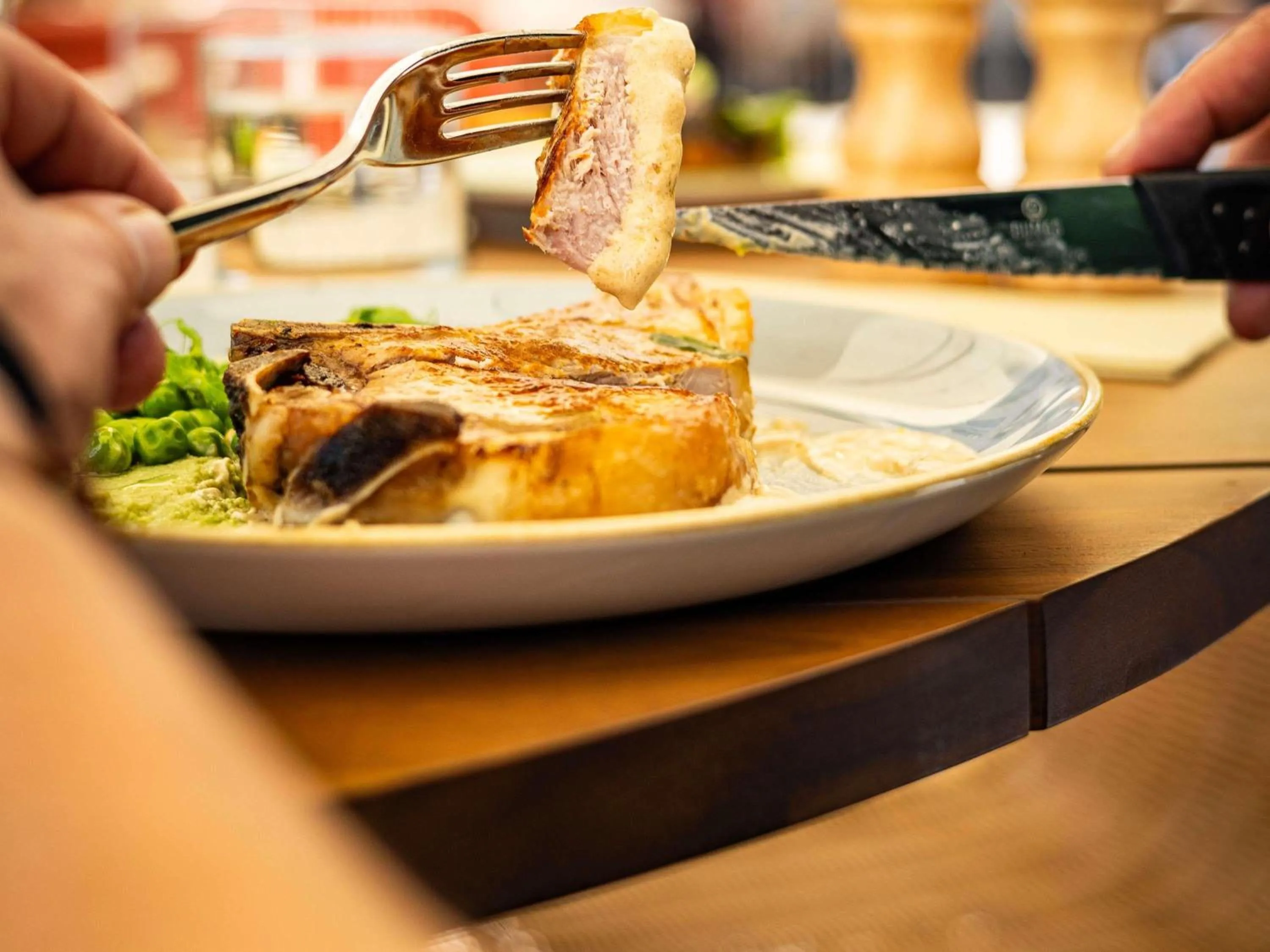 Restaurant/places to eat in Novotel Paris Pont De Sevres