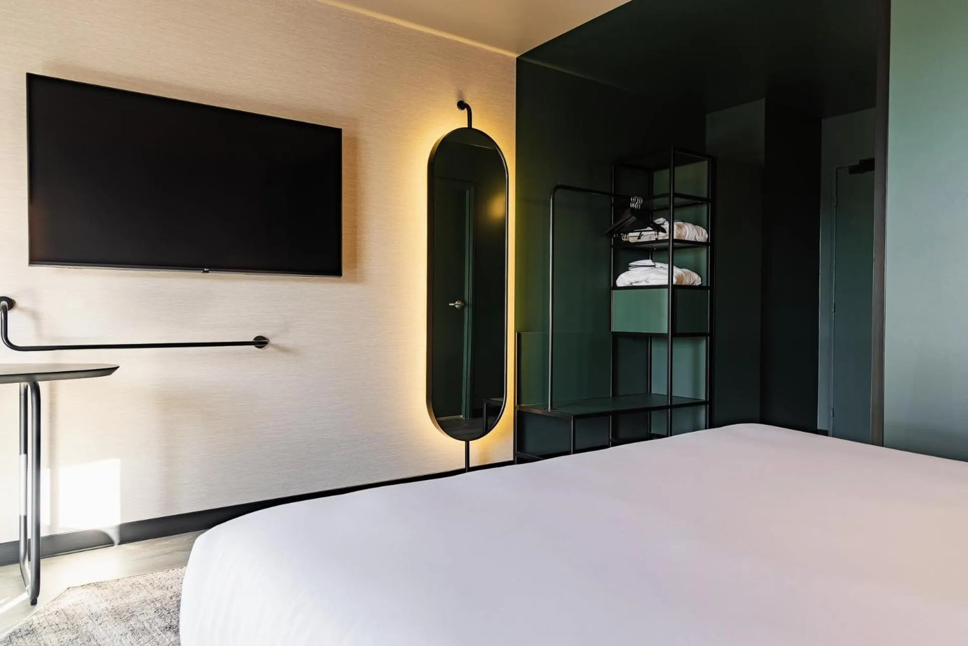 TV and multimedia, Bed in Novotel Paris Suresnes Longchamp