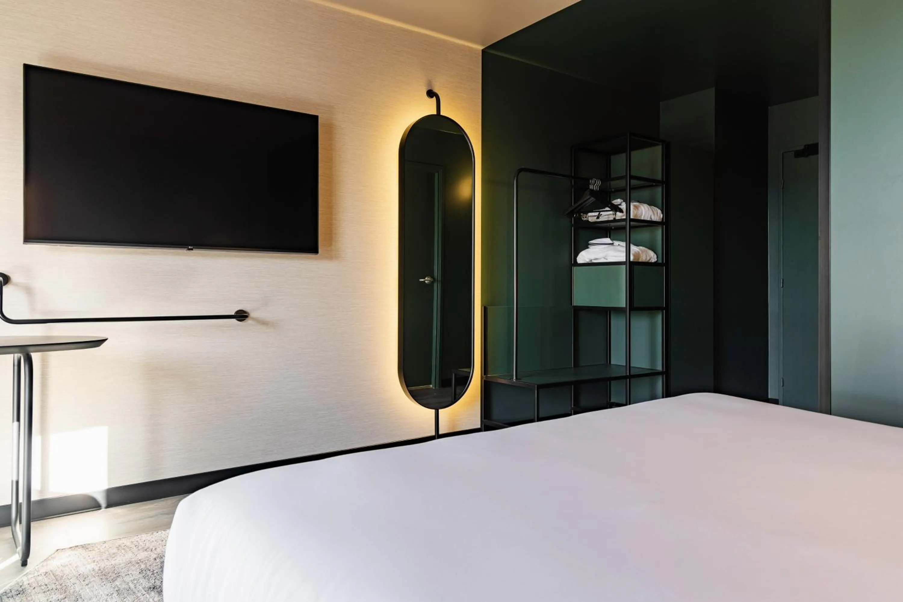 Bedroom, Bed in Novotel Paris Suresnes Longchamp