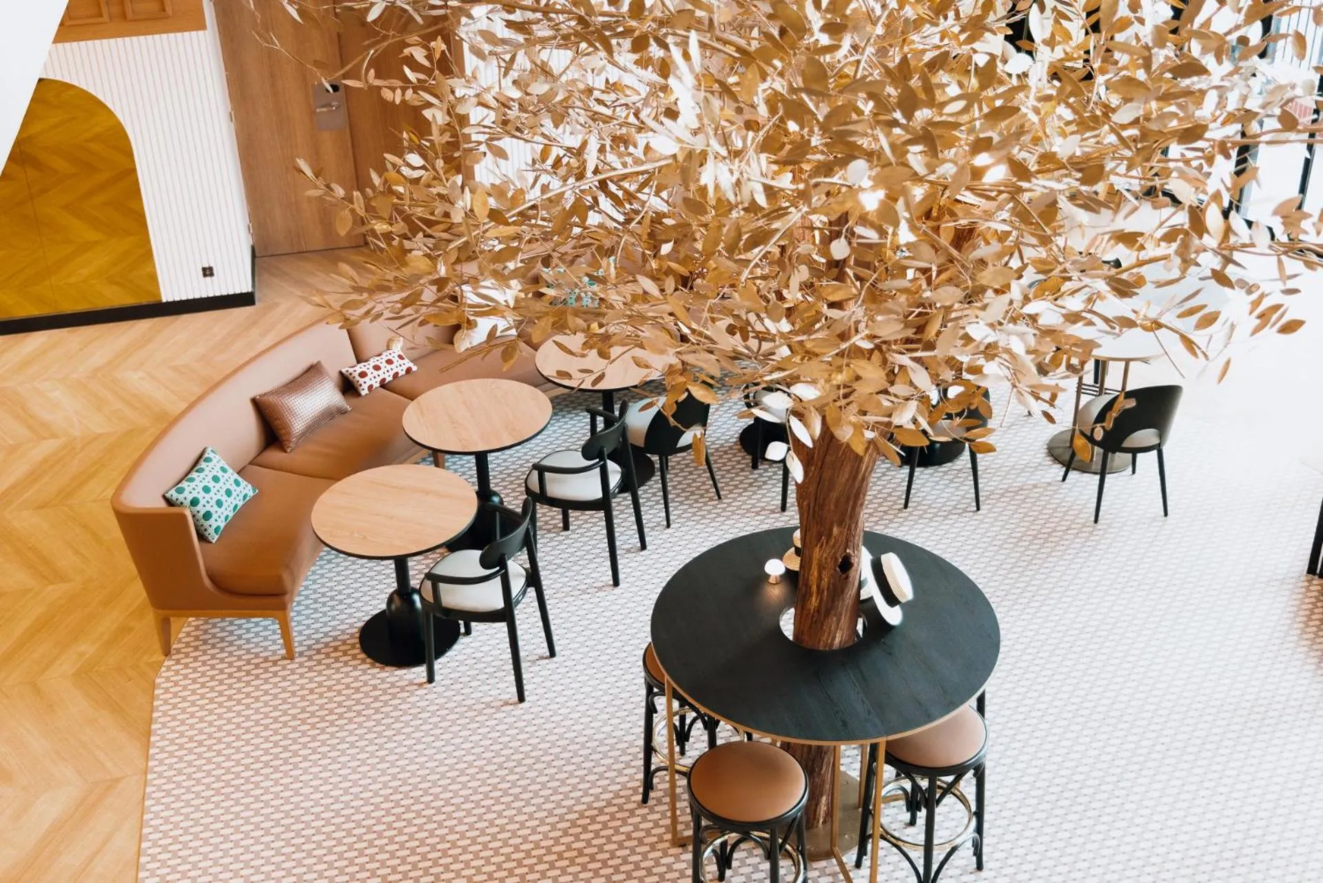 Lobby or reception in Novotel Paris Suresnes Longchamp