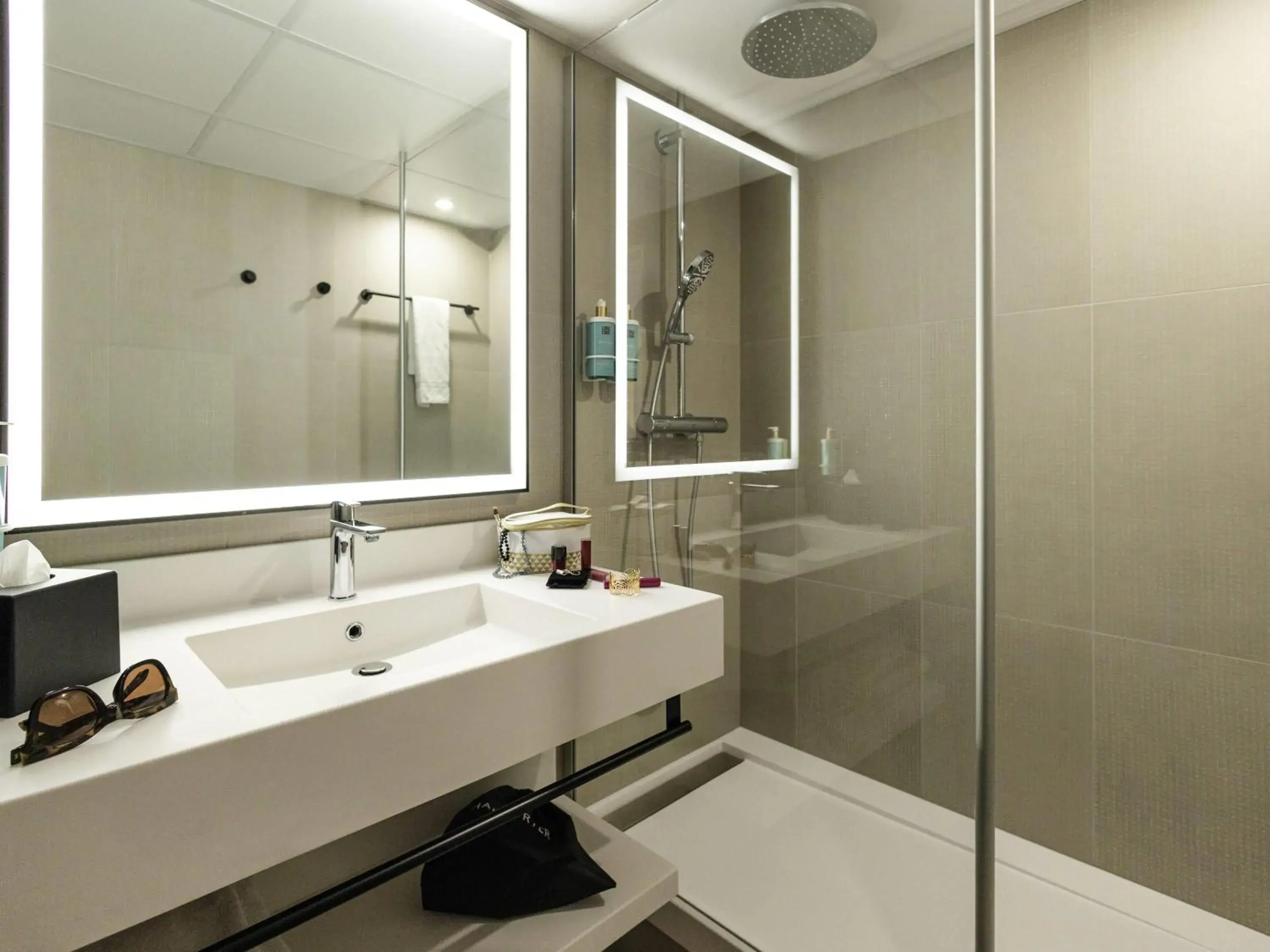 Superior Queen Room in Novotel Paris Suresnes Longchamp Superior Queen Room in Novotel Paris Suresnes Longchamp