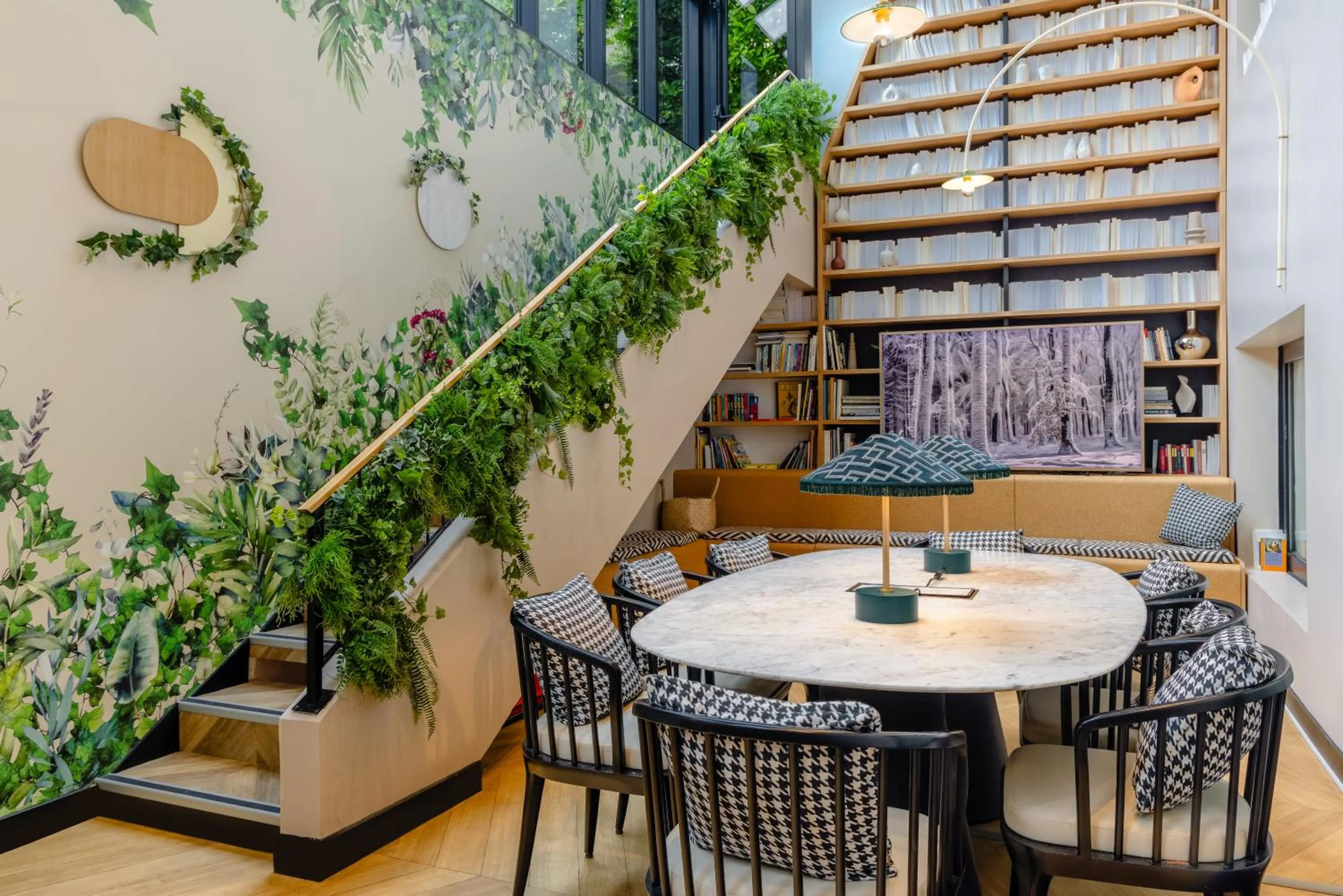 Library in Novotel Paris Suresnes Longchamp