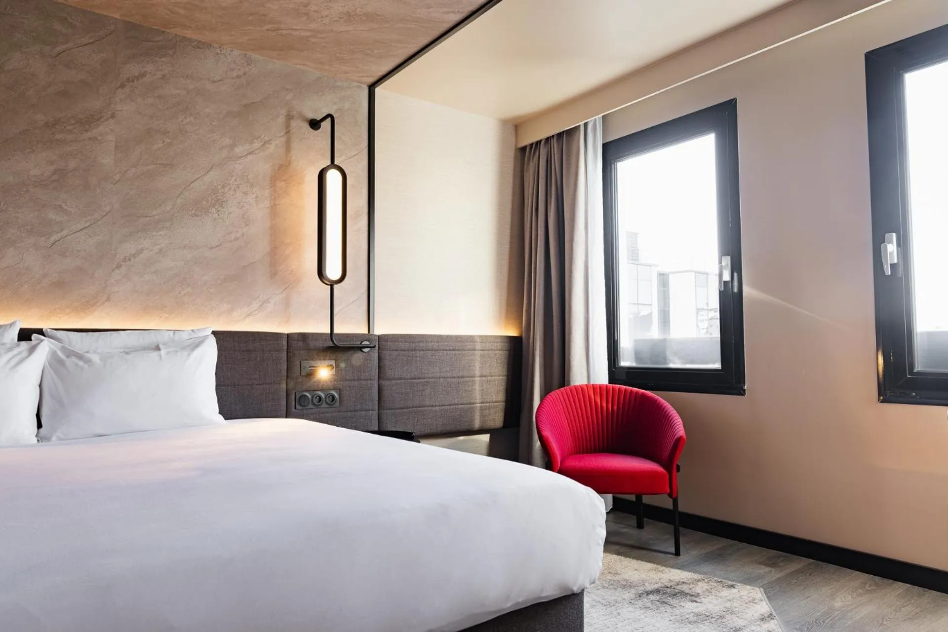 Bed in Novotel Paris Suresnes Longchamp