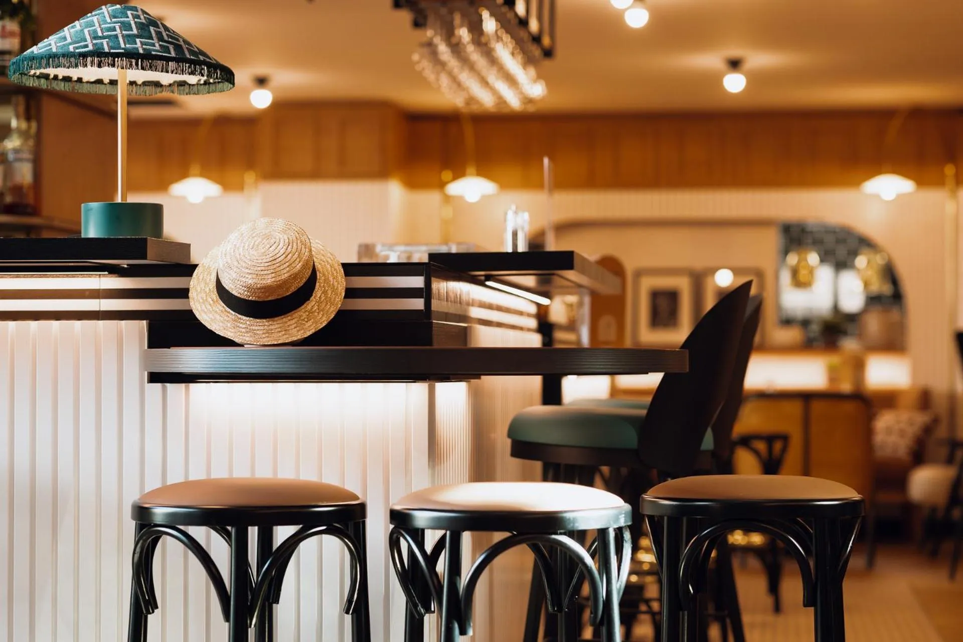 Lounge or bar in Novotel Paris Suresnes Longchamp