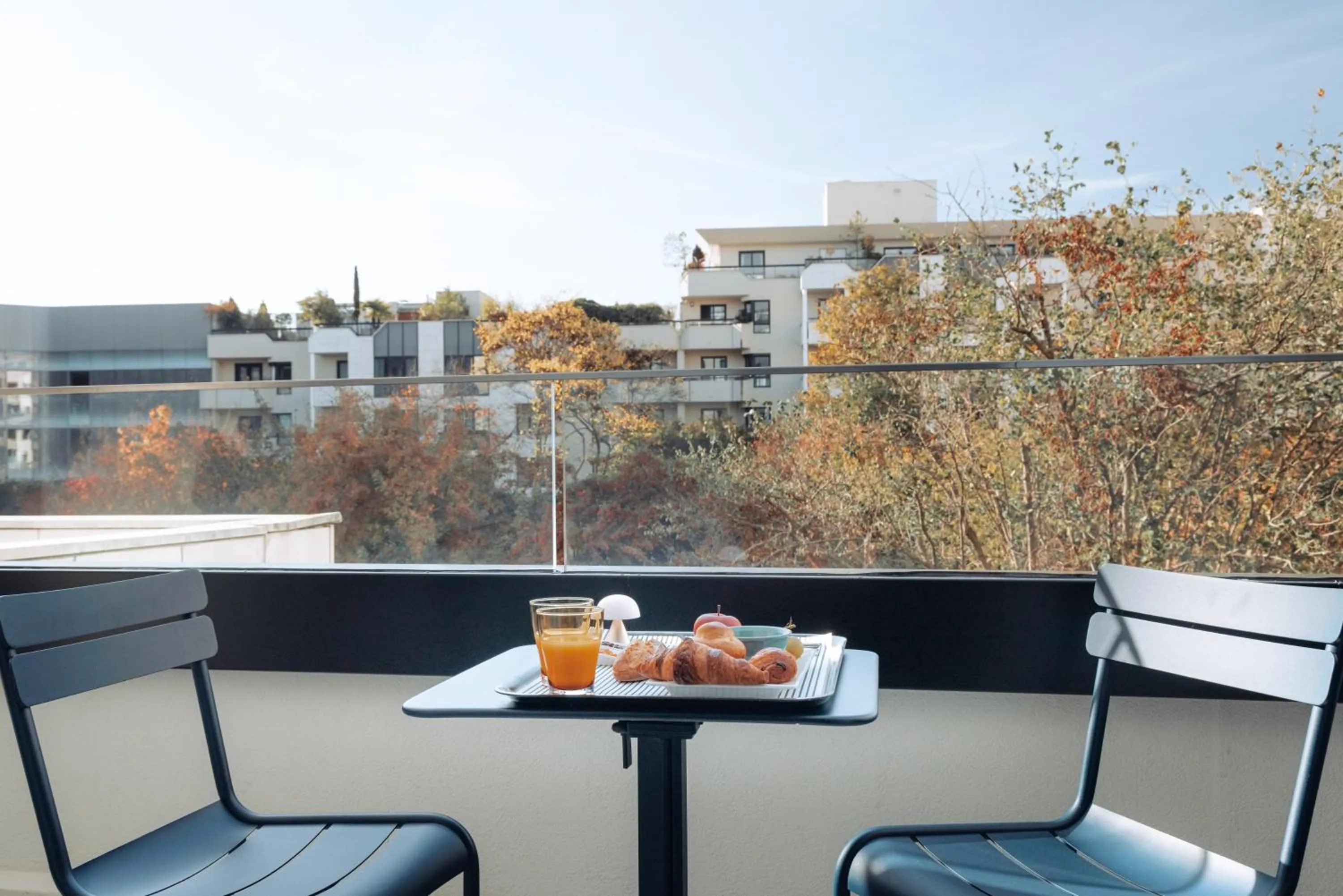 Balcony/Terrace in Novotel Paris Suresnes Longchamp