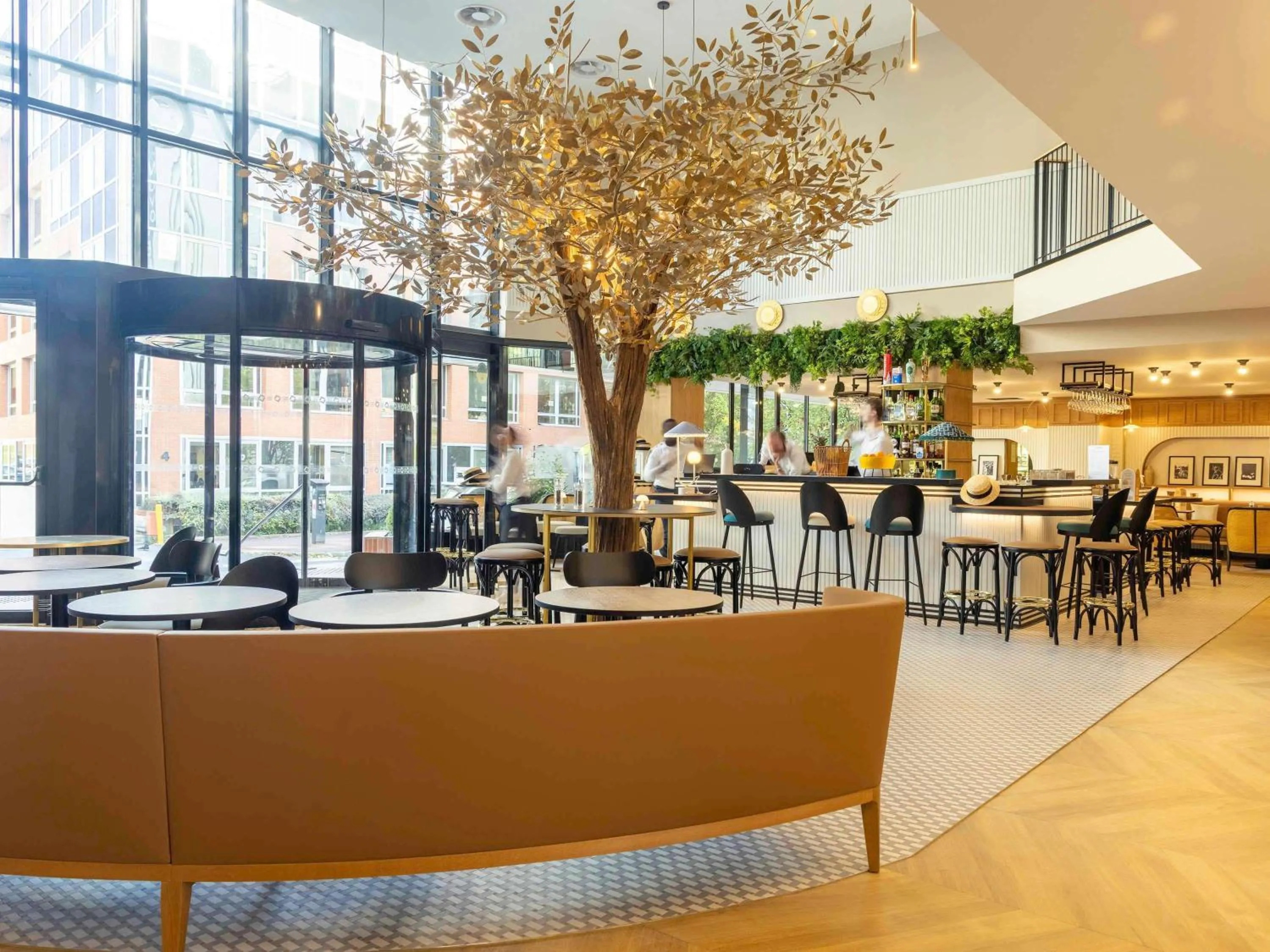 Property building in Novotel Paris Suresnes Longchamp