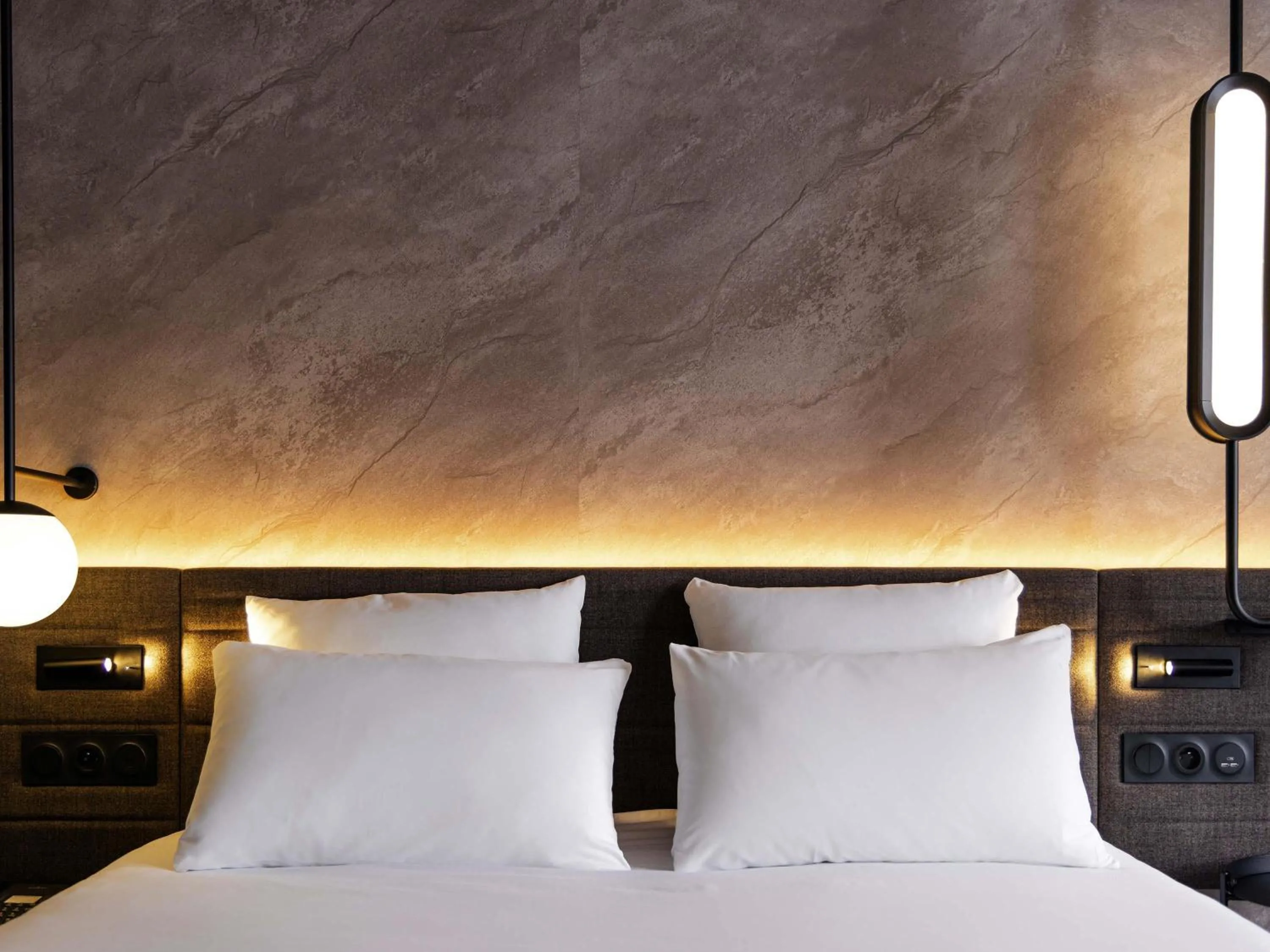 Bedroom, Bed in Novotel Paris Suresnes Longchamp