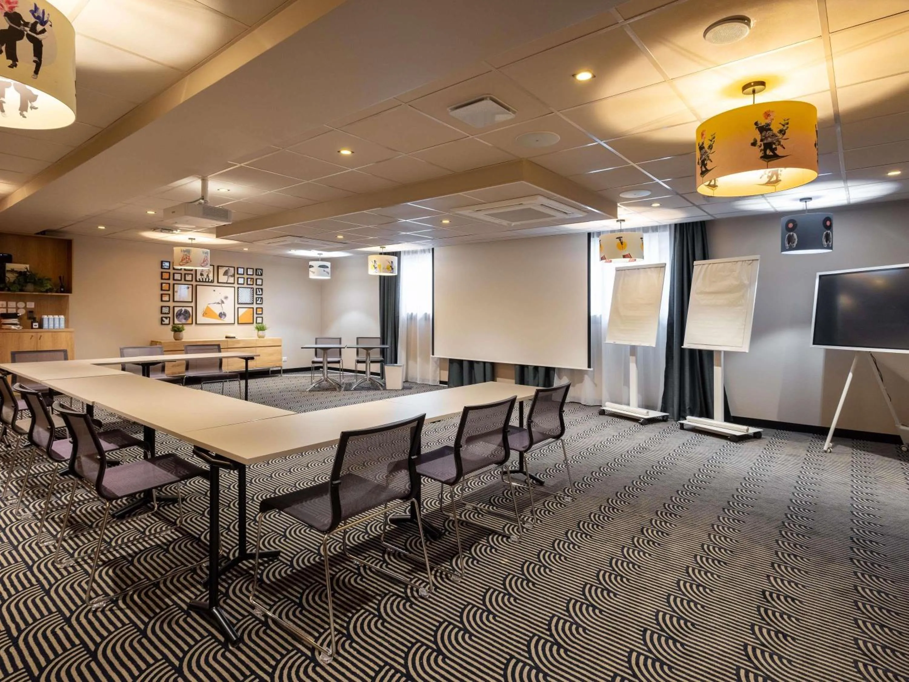 Meeting/conference room in Novotel Paris Suresnes Longchamp