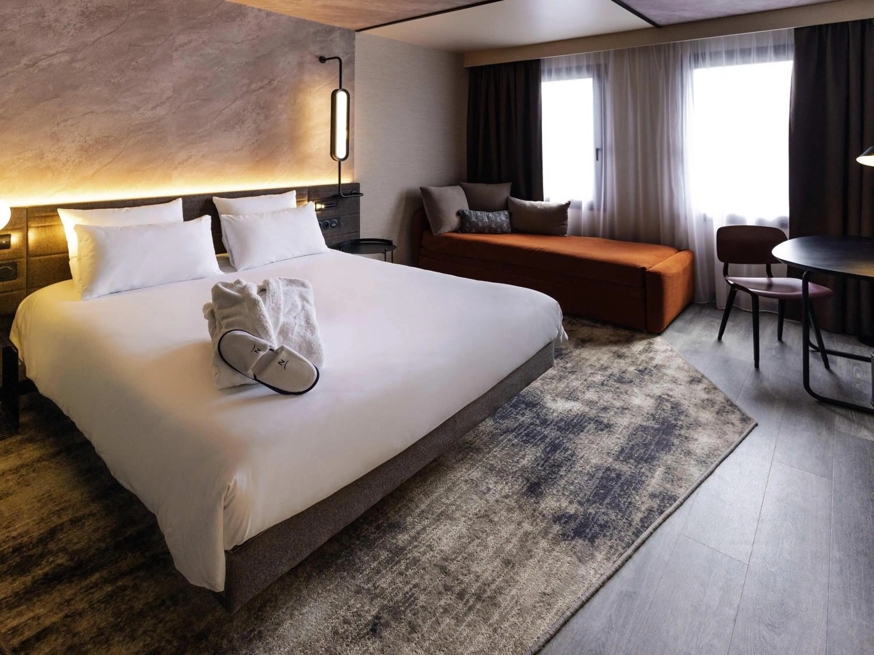 Bedroom, Bed in Novotel Paris Suresnes Longchamp