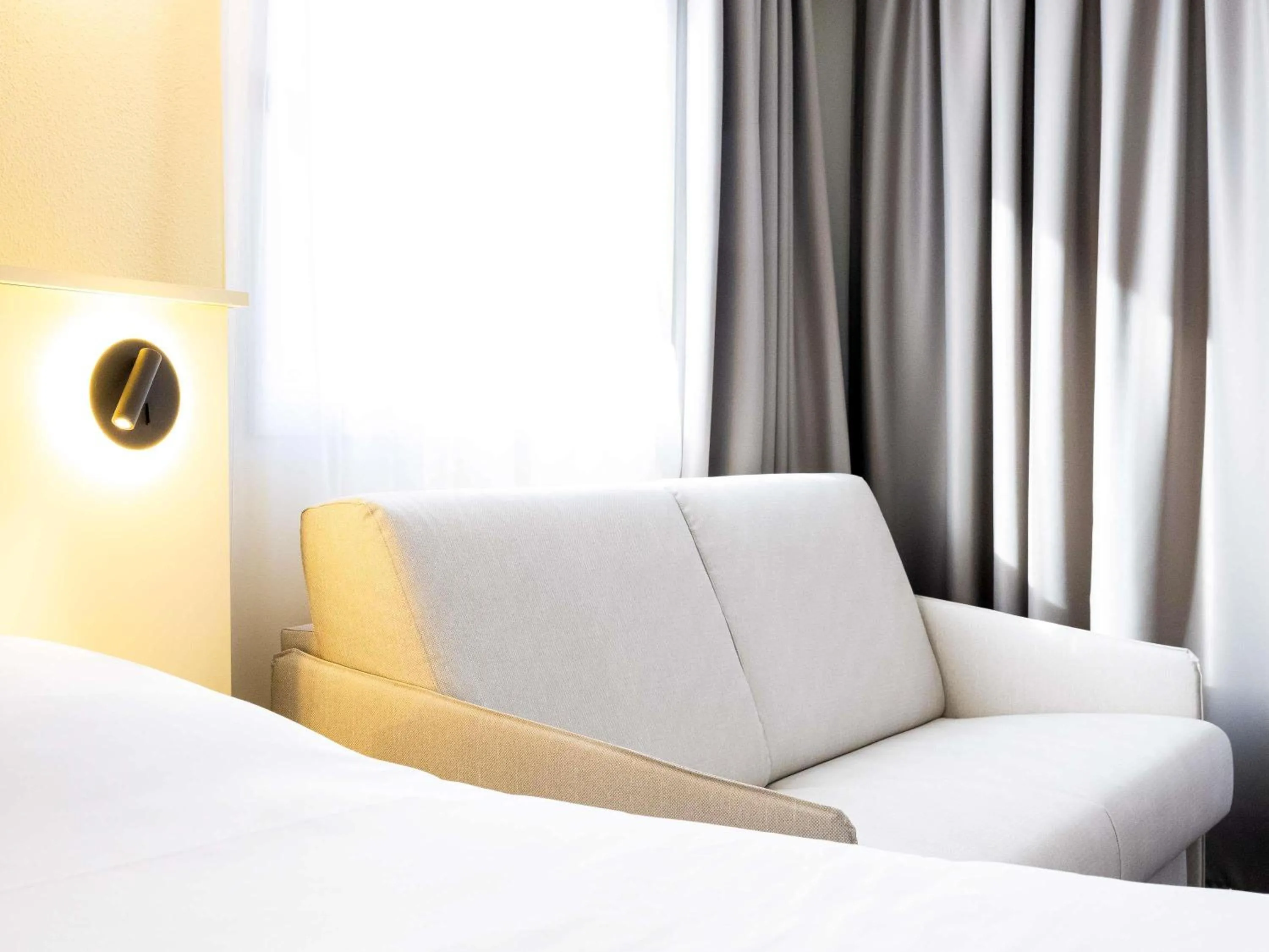 Bedroom, Bed in Novotel Paris 13 Porte d'Italie