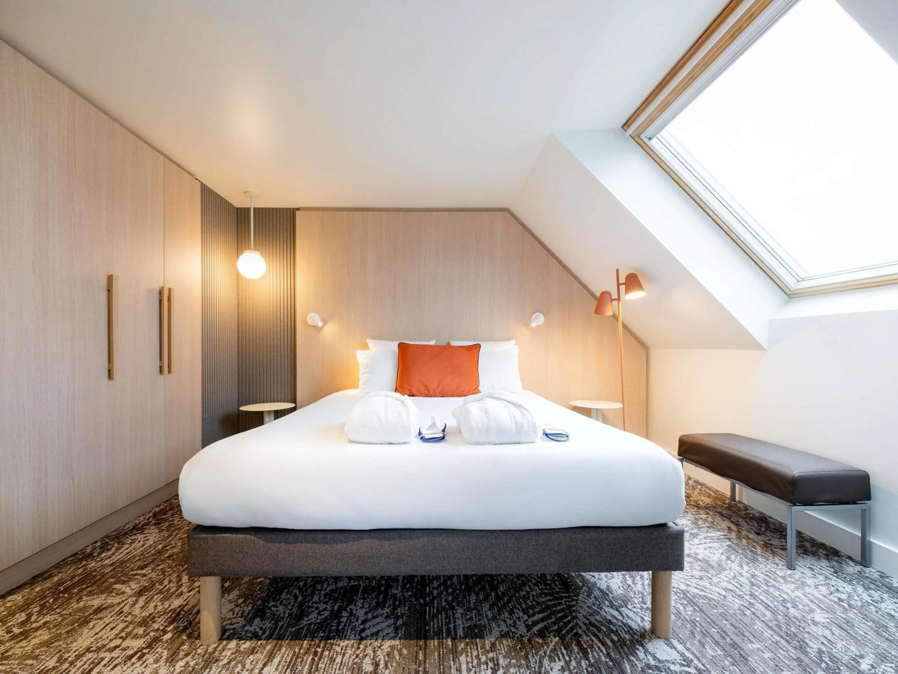 Property building, Bed in Novotel Paris 13 Porte d'Italie