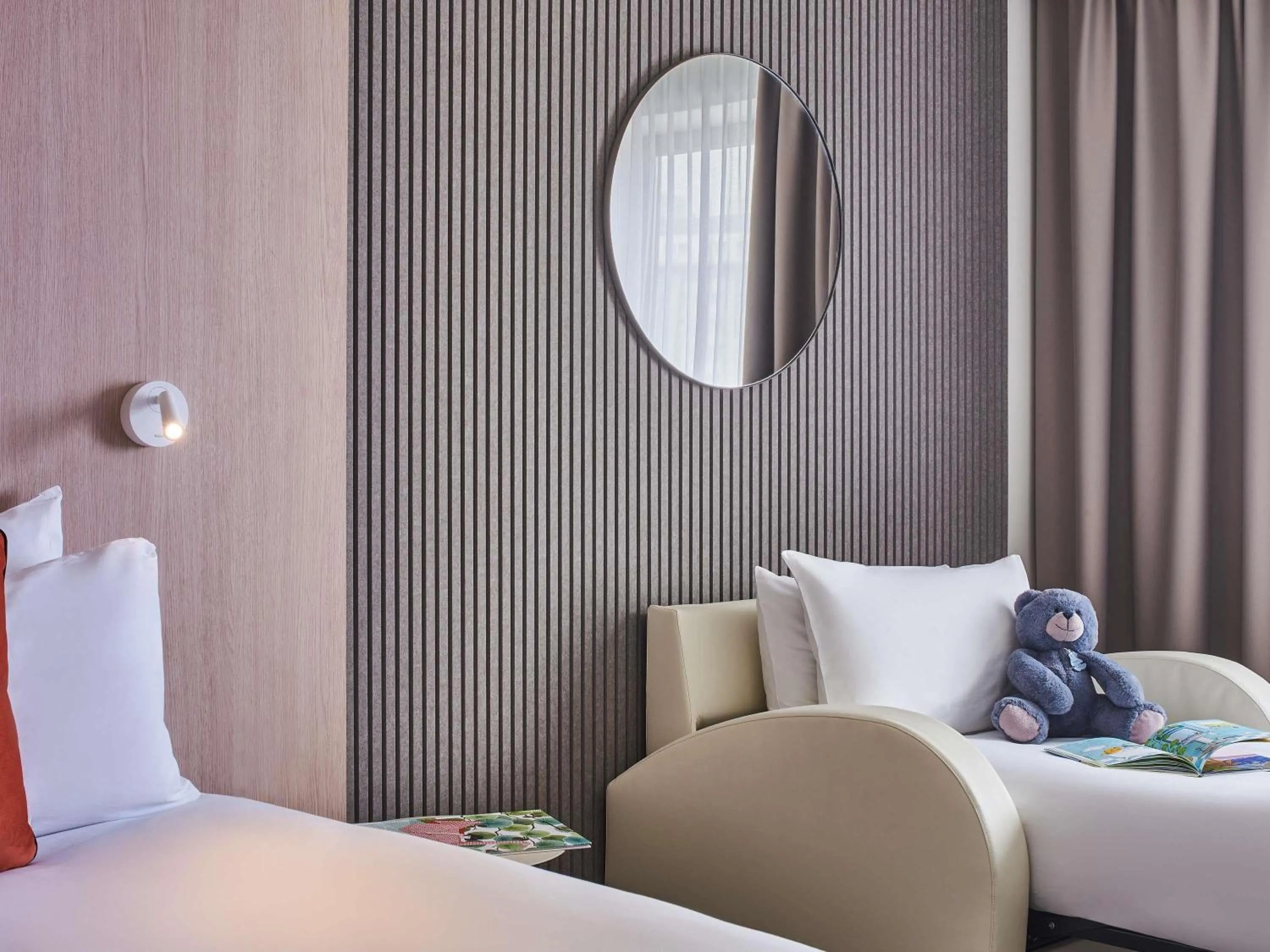 Bedroom, Bed in Novotel Paris 13 Porte d'Italie