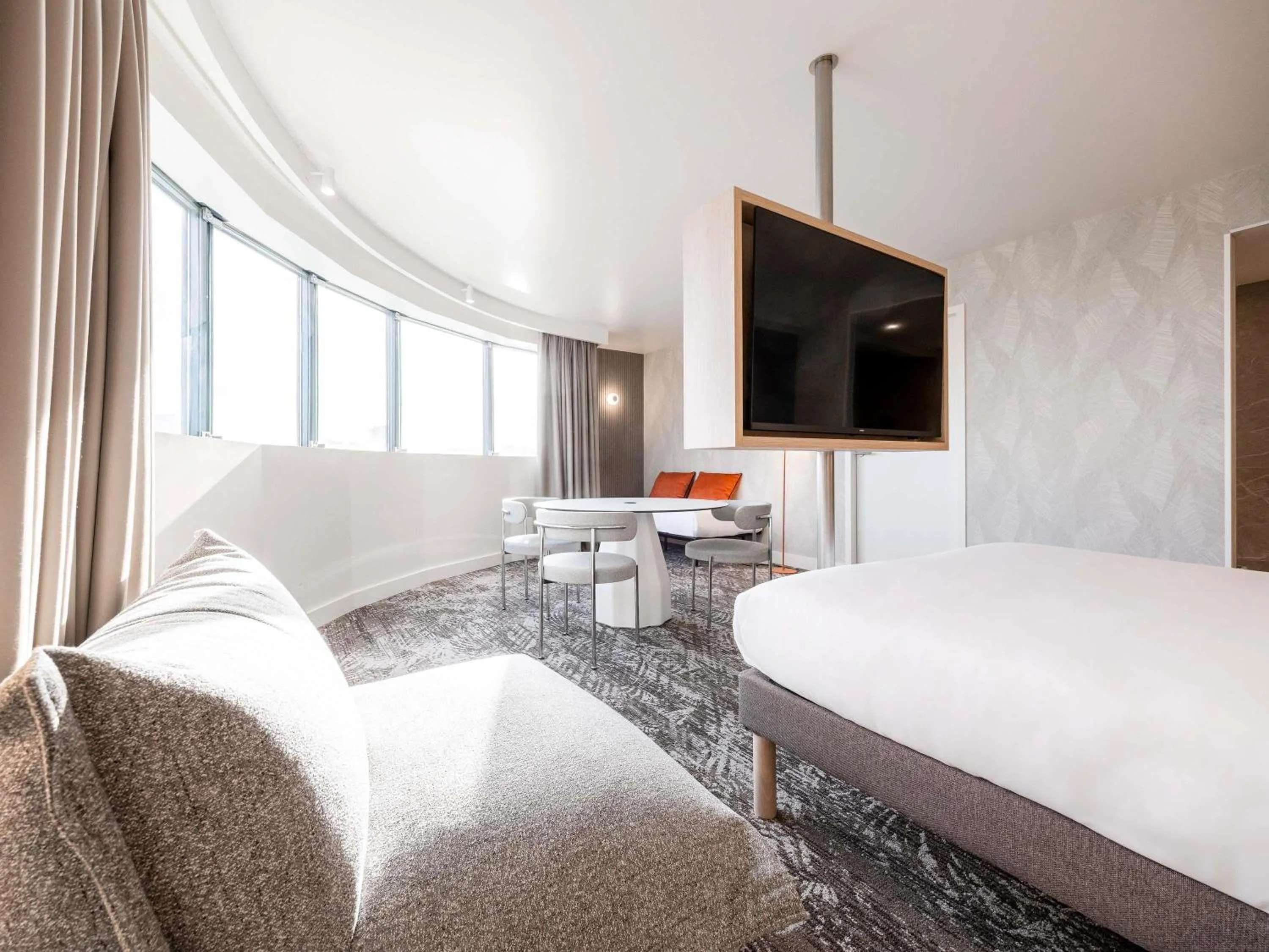 Bedroom, Bed in Novotel Paris 13 Porte d'Italie