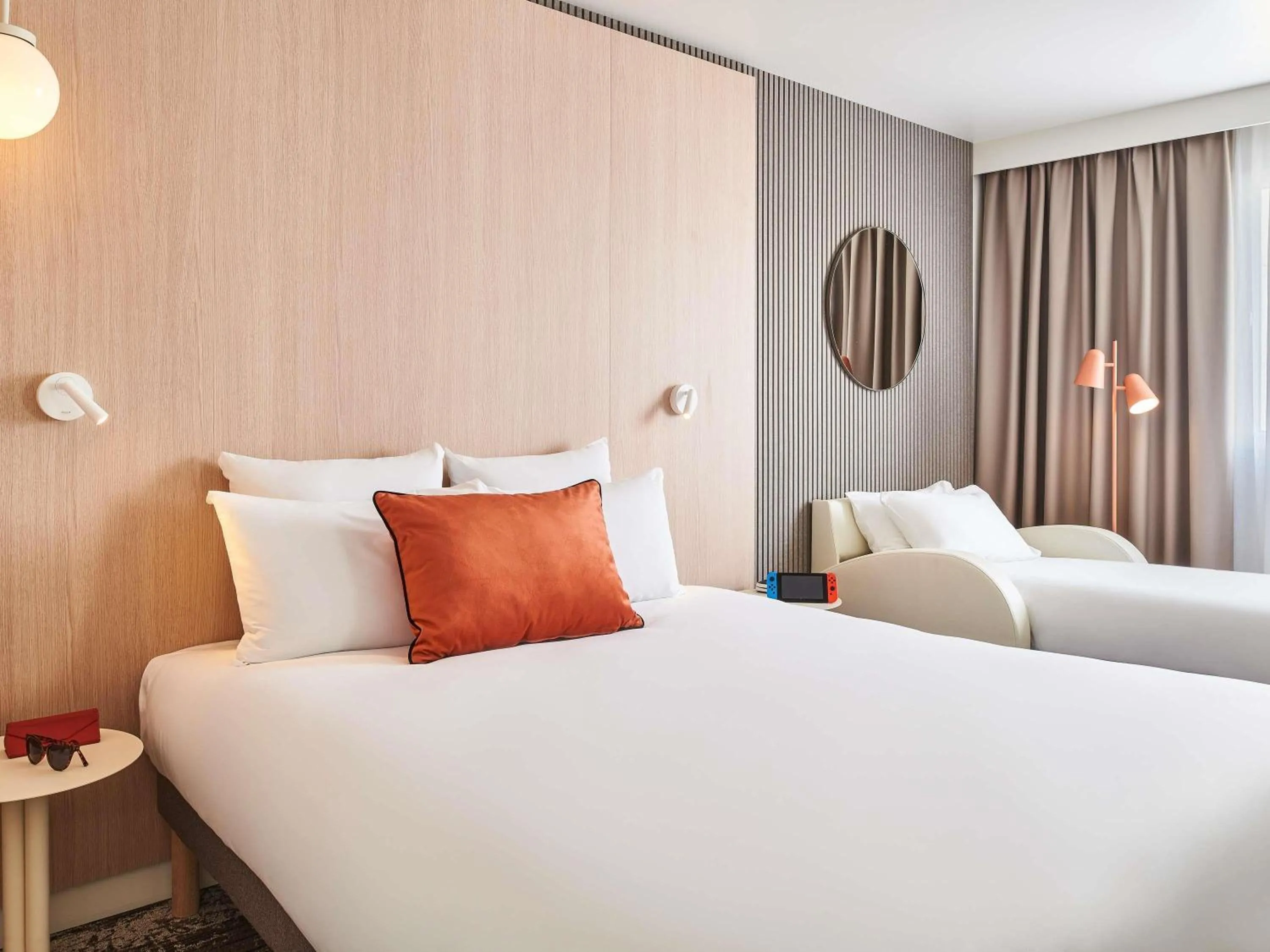 Bedroom, Bed in Novotel Paris 13 Porte d'Italie