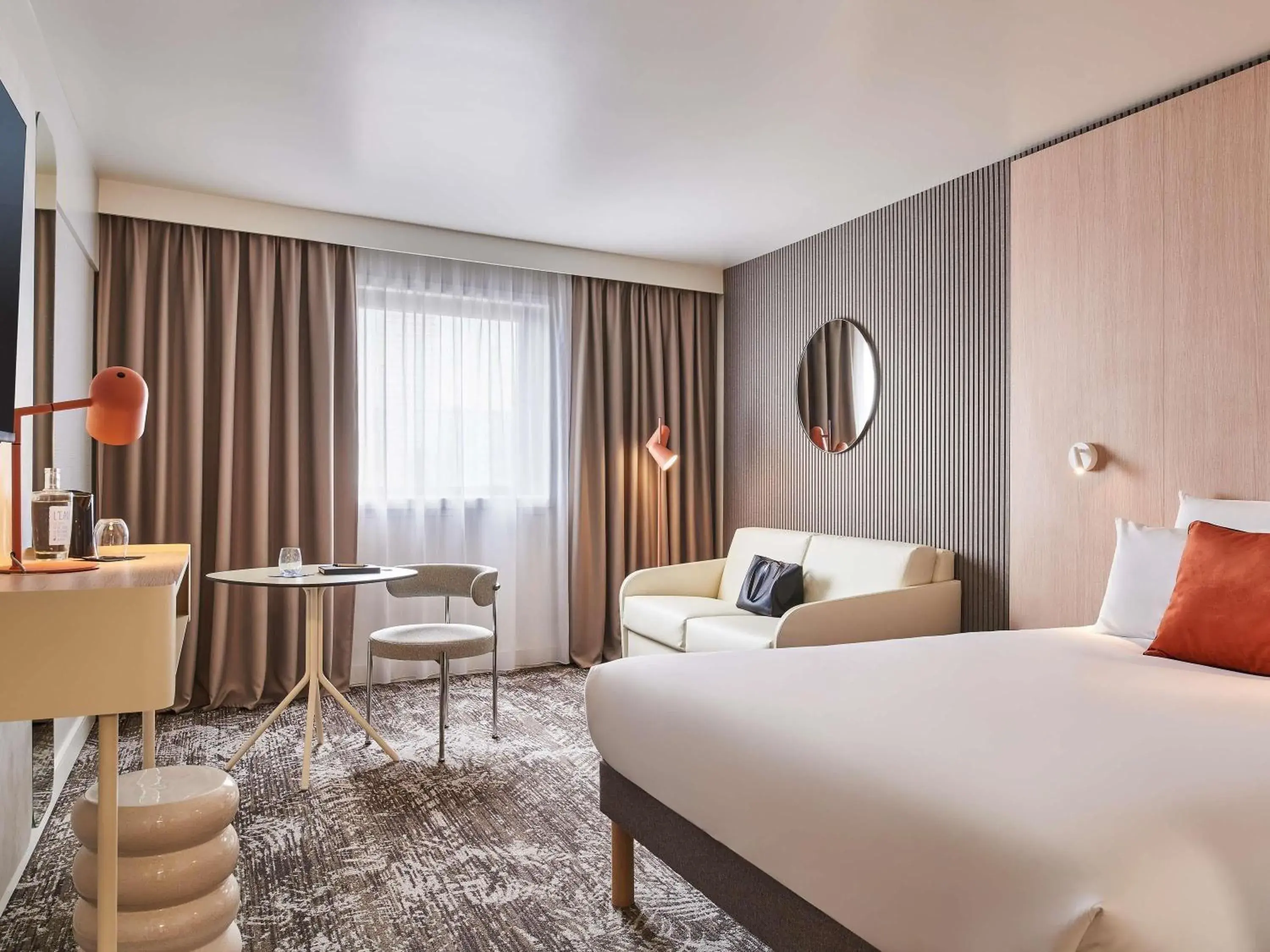 Executive Queen Room With Sofa Bed in Novotel Paris 13 Porte d'Italie Executive Queen Room With Sofa Bed in Novotel Paris 13 Porte d'Italie