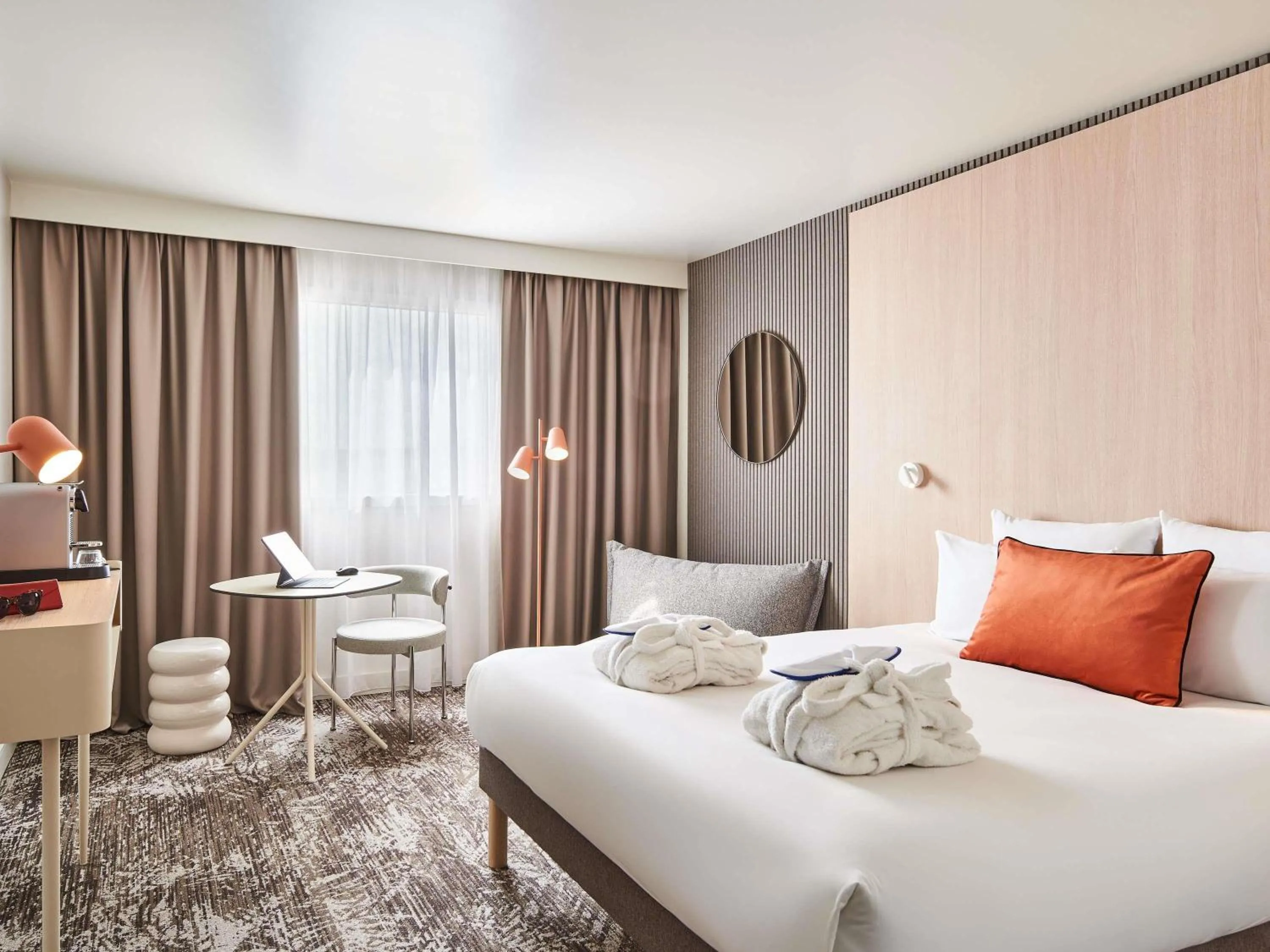 Bedroom, Bed in Novotel Paris 13 Porte d'Italie