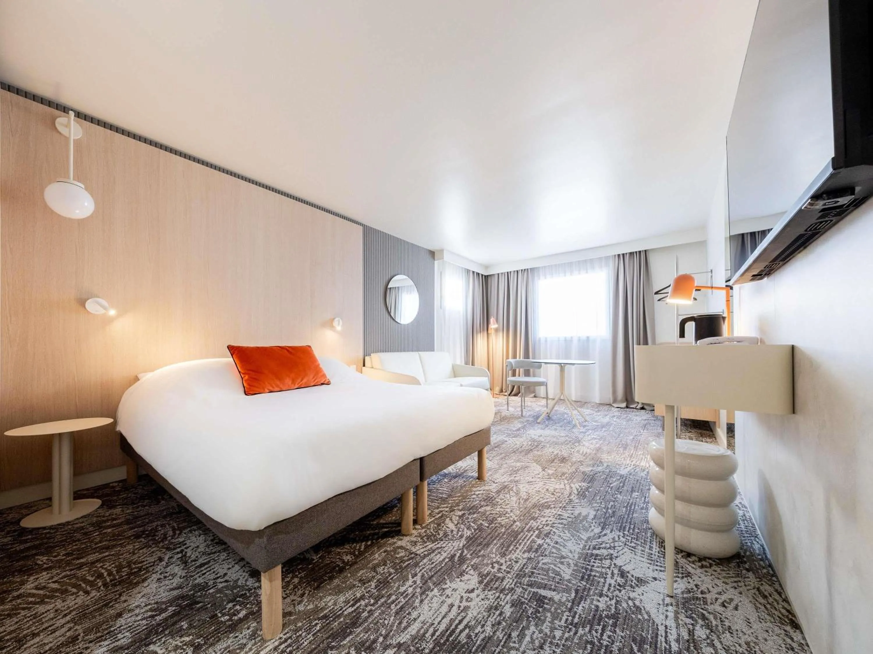 Bedroom, Bed in Novotel Paris 13 Porte d'Italie