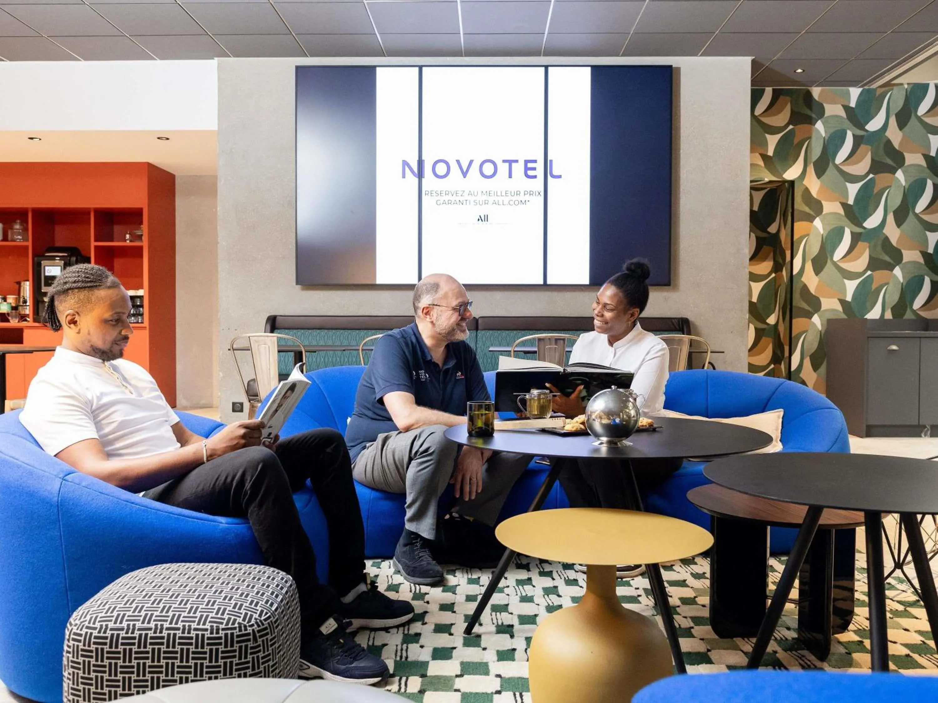 Lounge or bar in Novotel Paris 13 Porte d'Italie