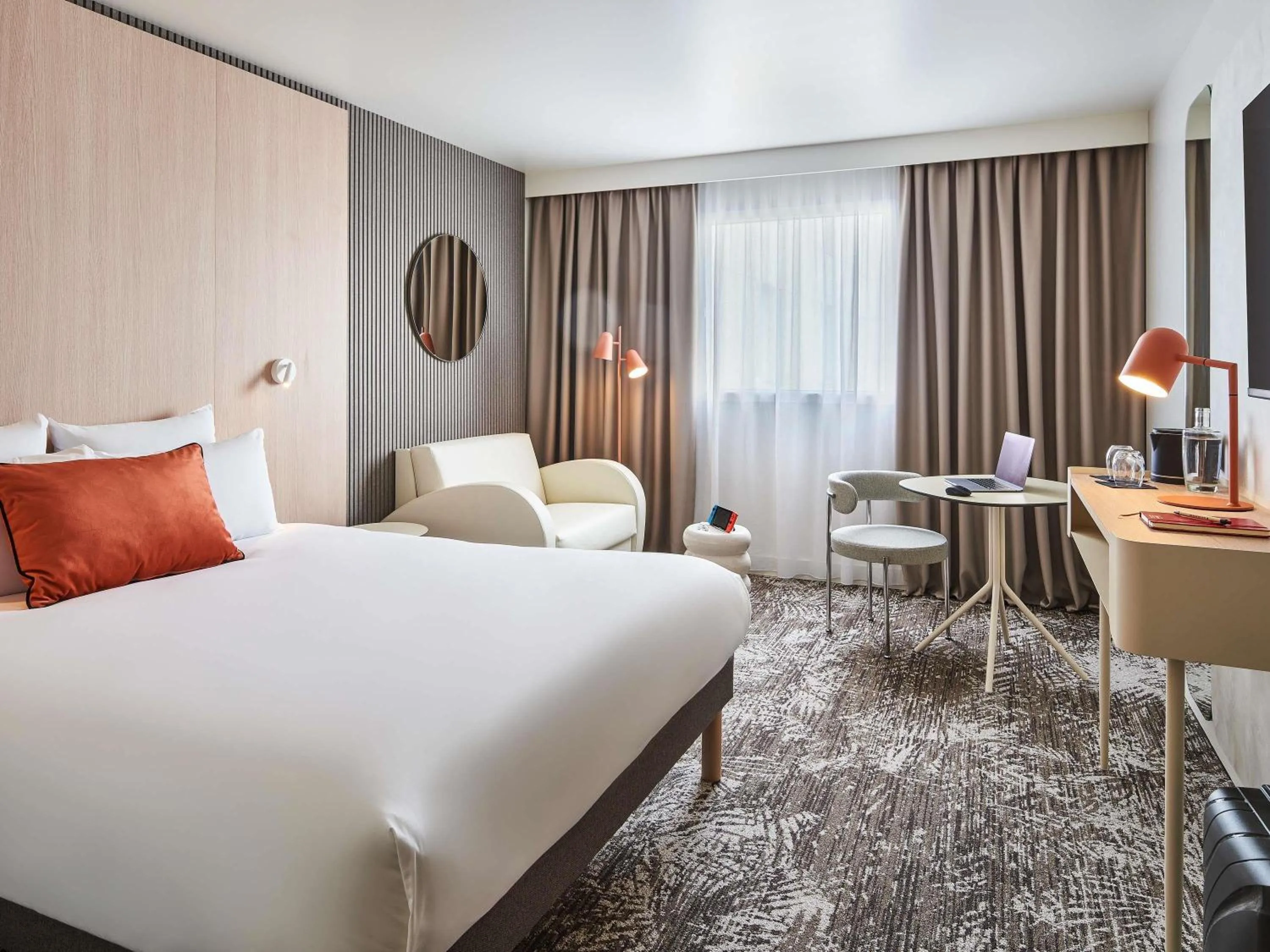 Bedroom, Bed in Novotel Paris 13 Porte d'Italie