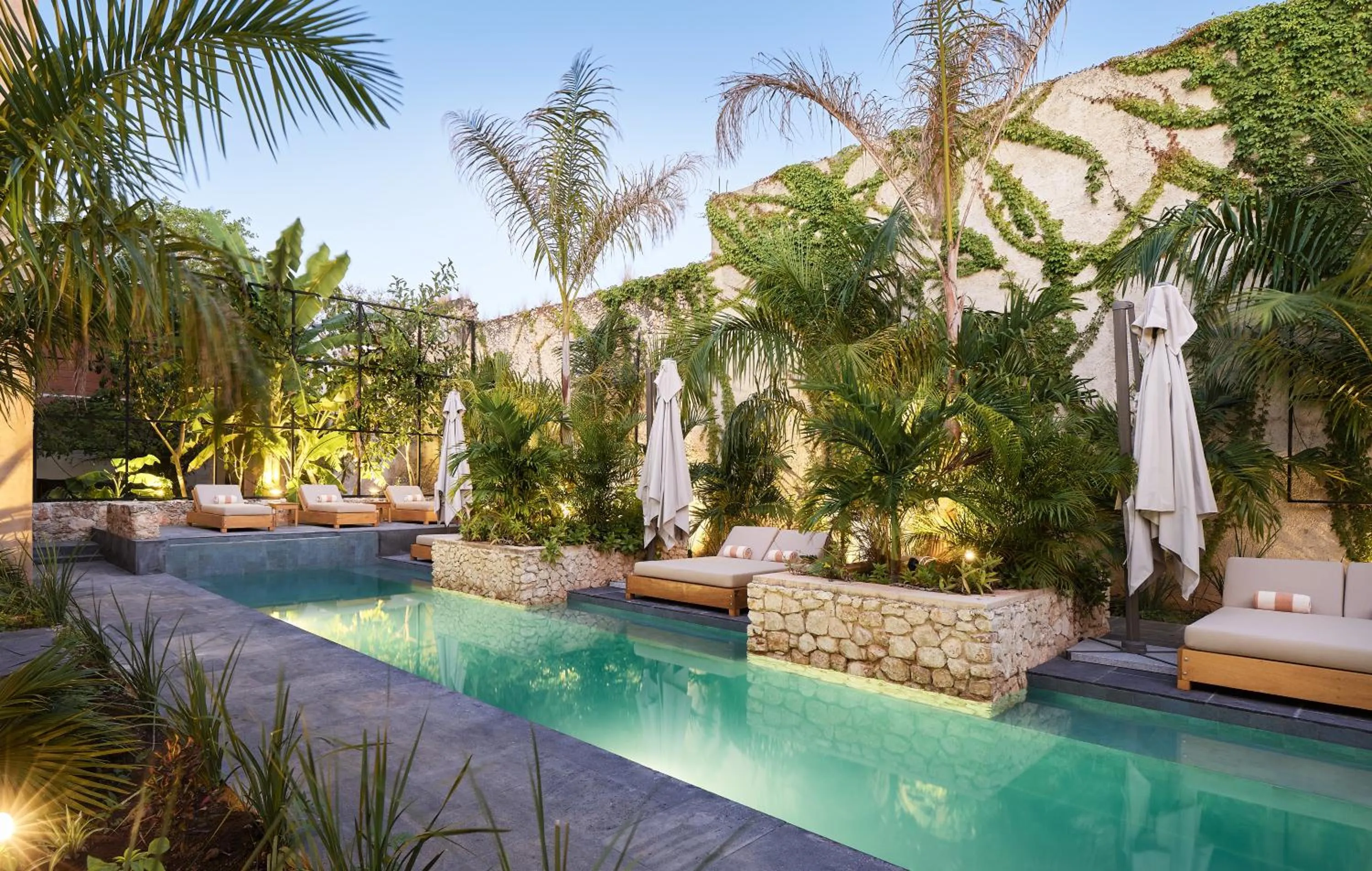 Swimming pool in Ontico Urban Design Hotel