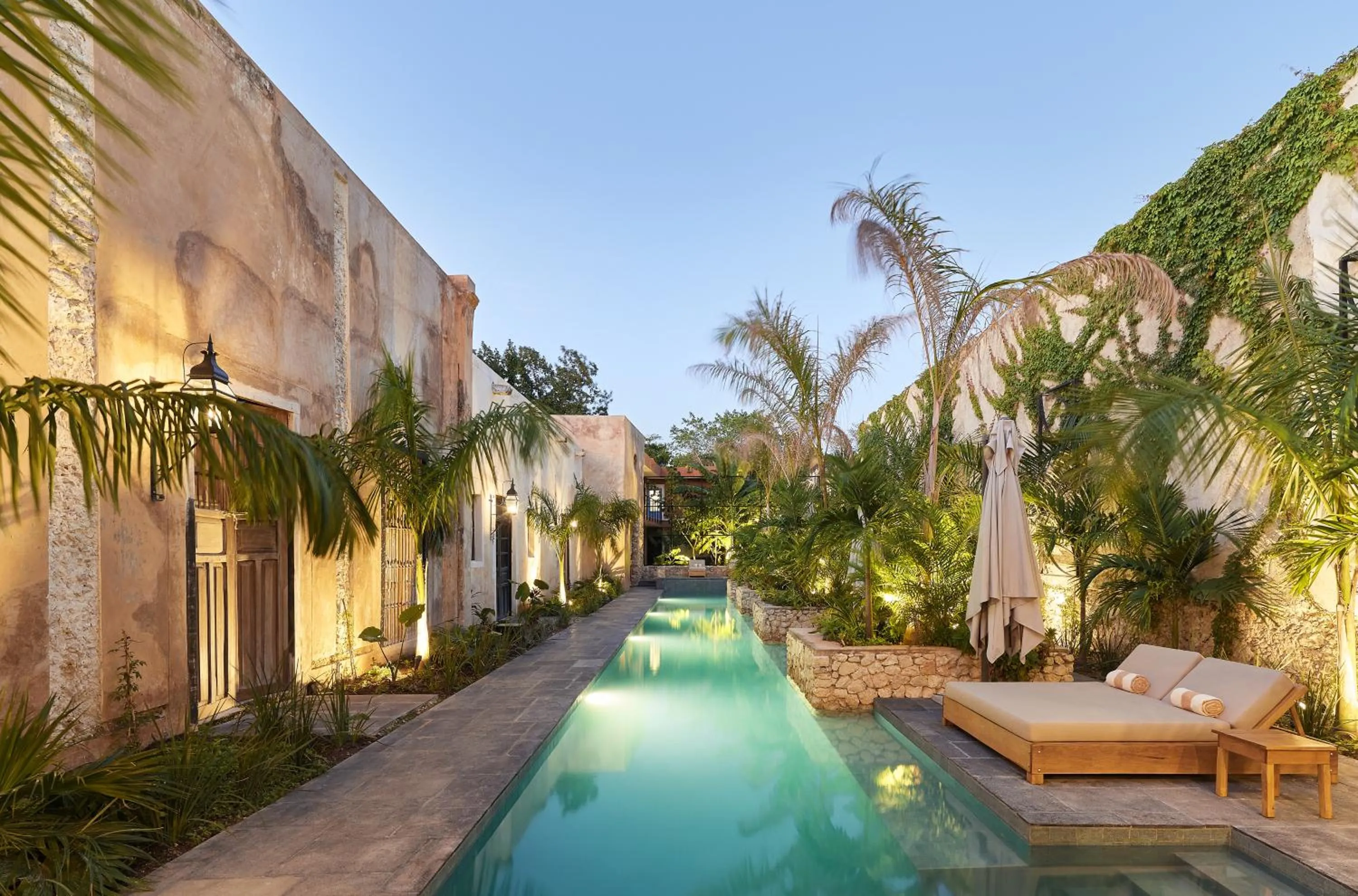 Swimming pool in Ontico Urban Design Hotel