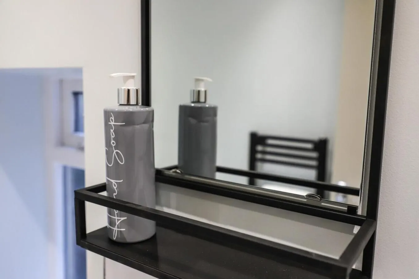 New- Modern 2br Apt Wifi Sleep5 City Centre