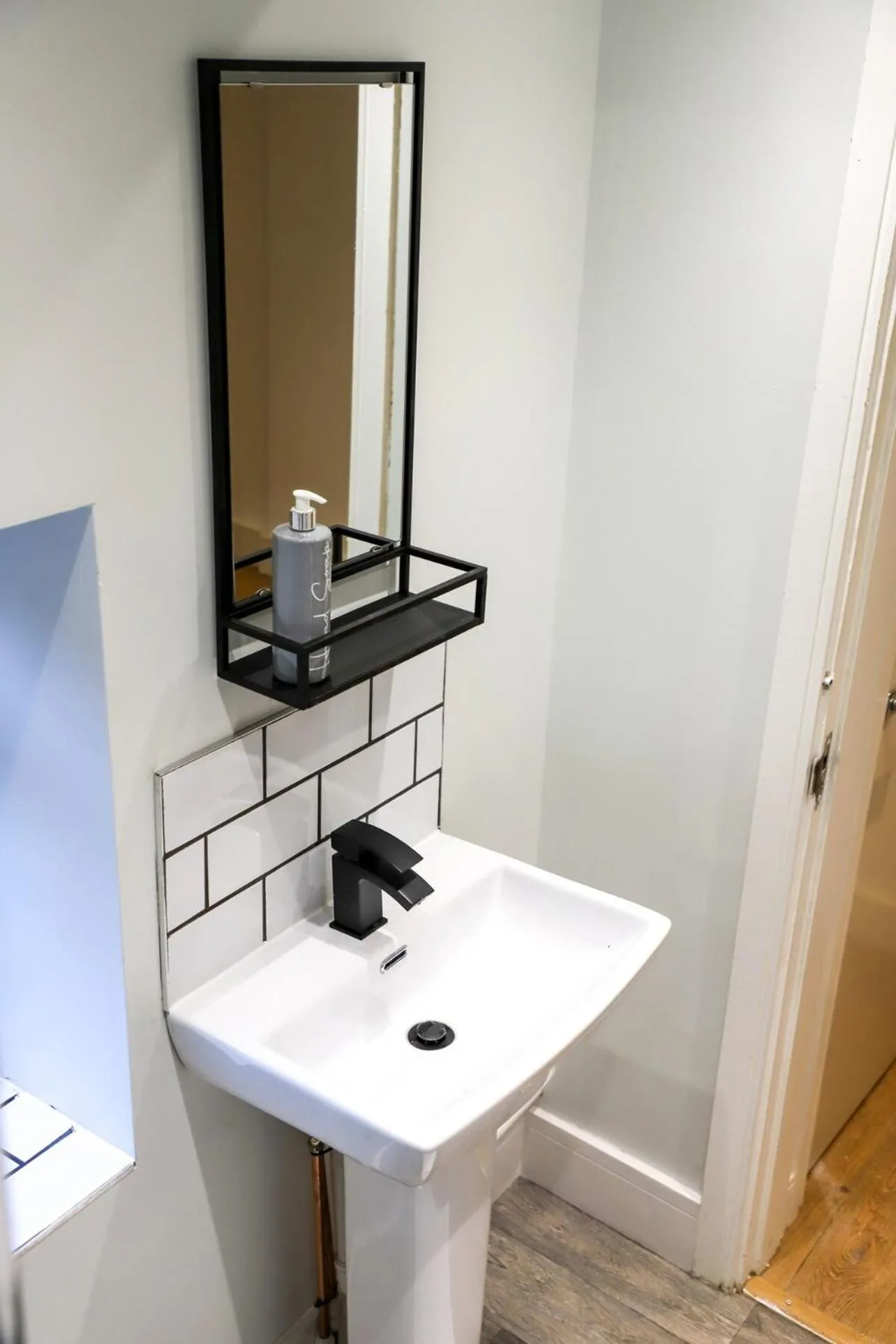 New- Modern 2br Apt Wifi Sleep5 City Centre